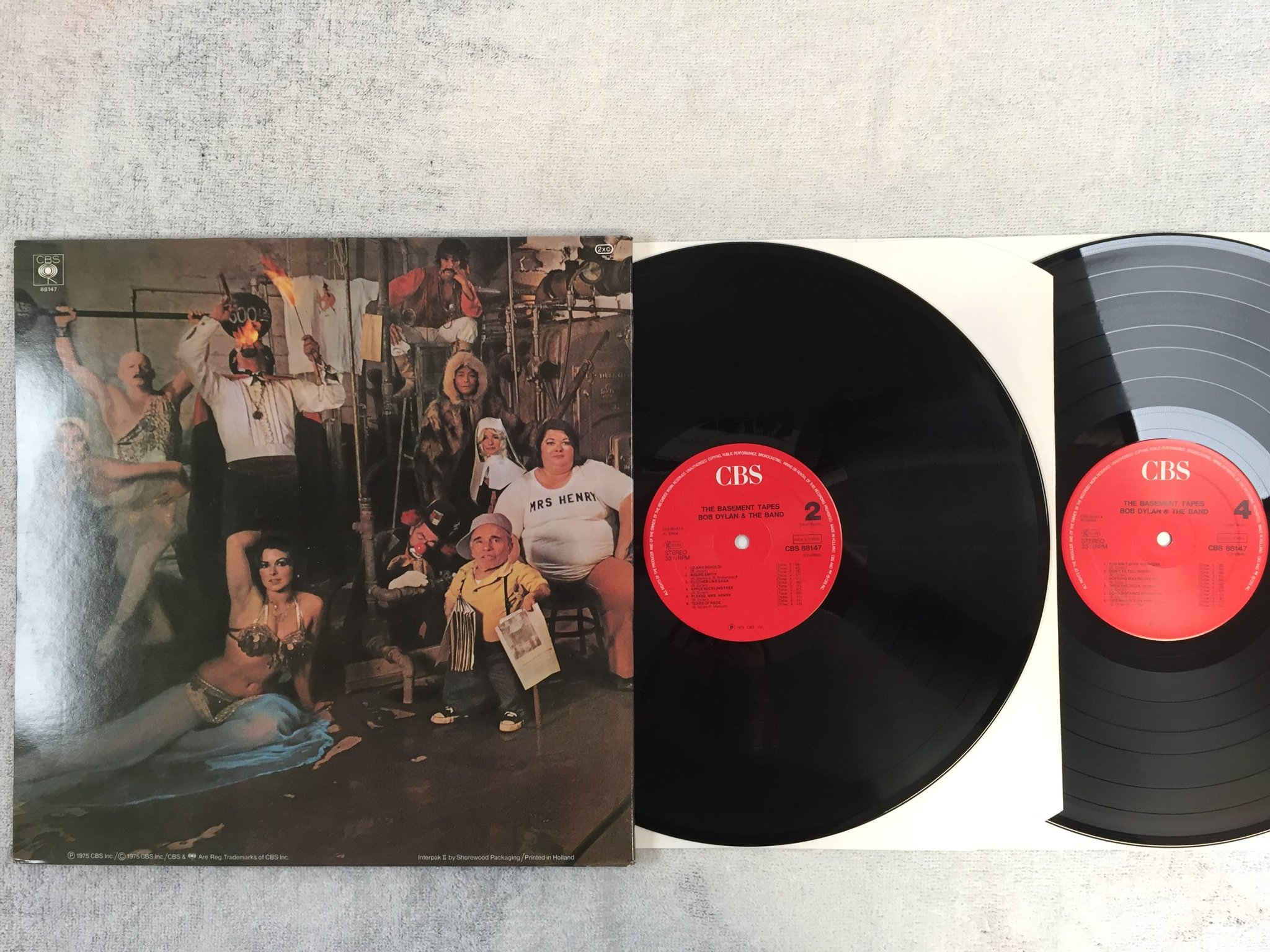 Omslagsbild för skivan BOB DYLAN & THE BAND the basement tapes 2xLP Hol CBS 88147