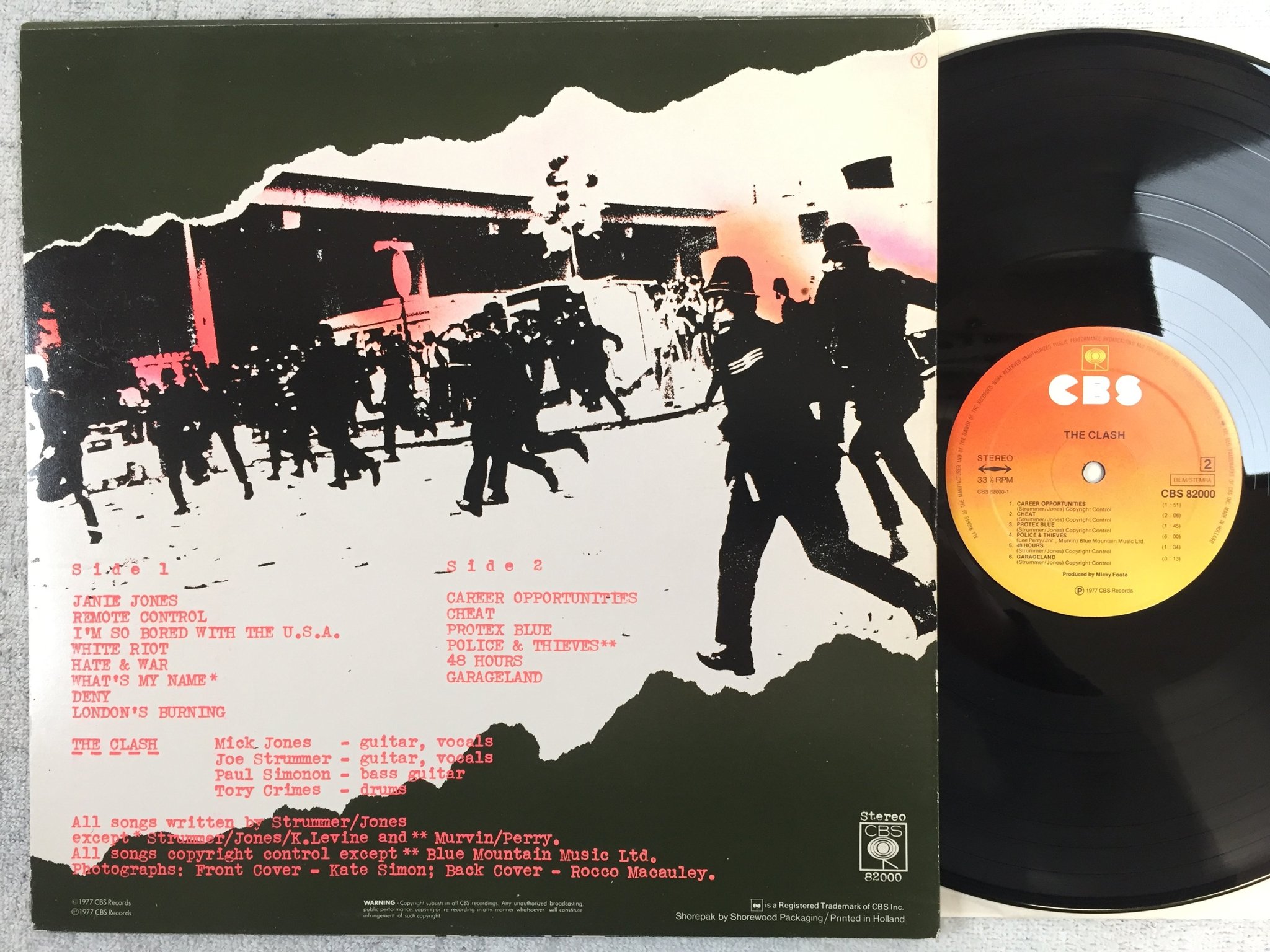 Omslagsbild för skivan THE CLASH s/t LP -77 Hol CBS 82000
