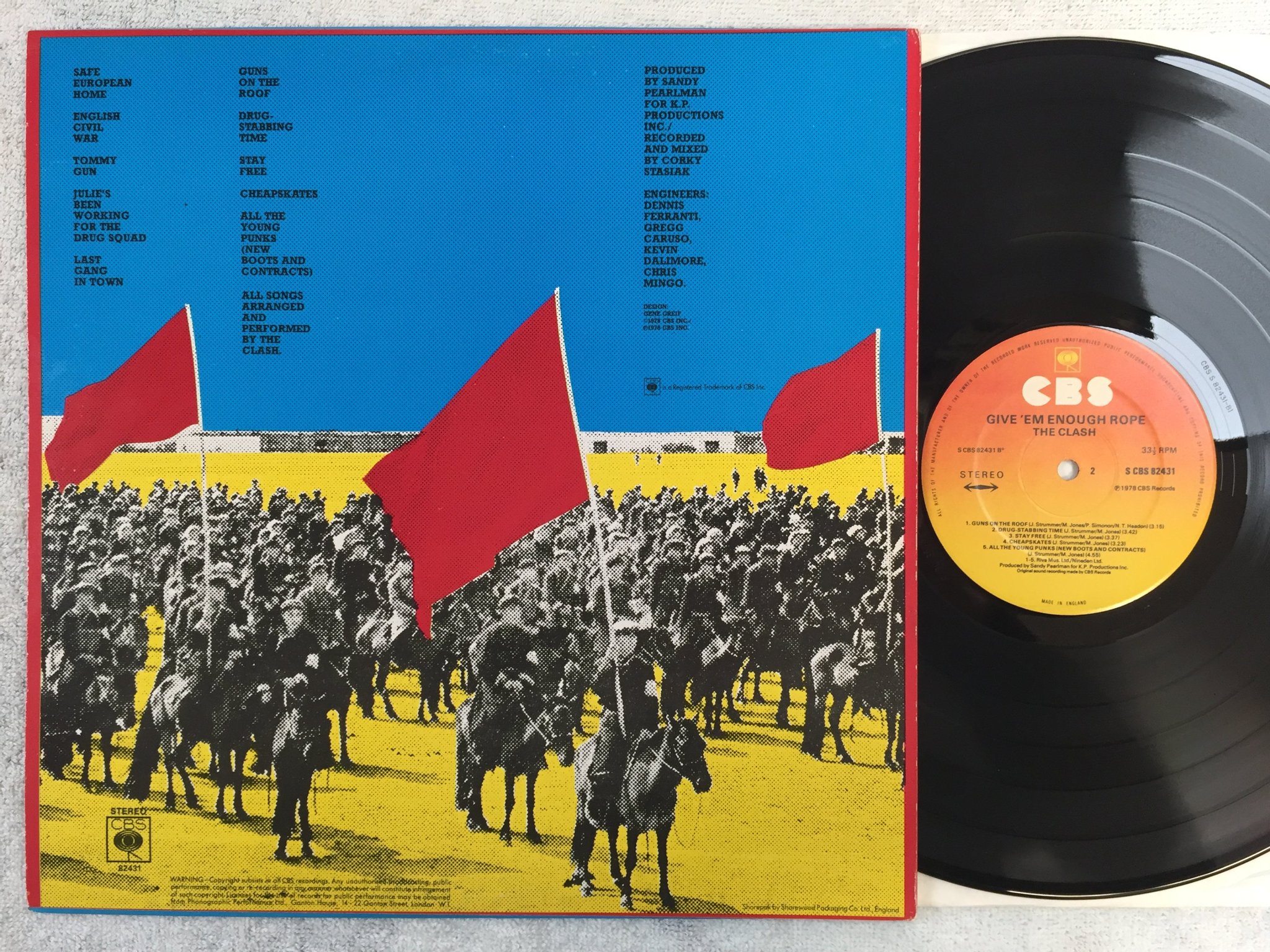 Omslagsbild för skivan THE CLASH give 'em enough rope LP -78 UK S CBS 82431