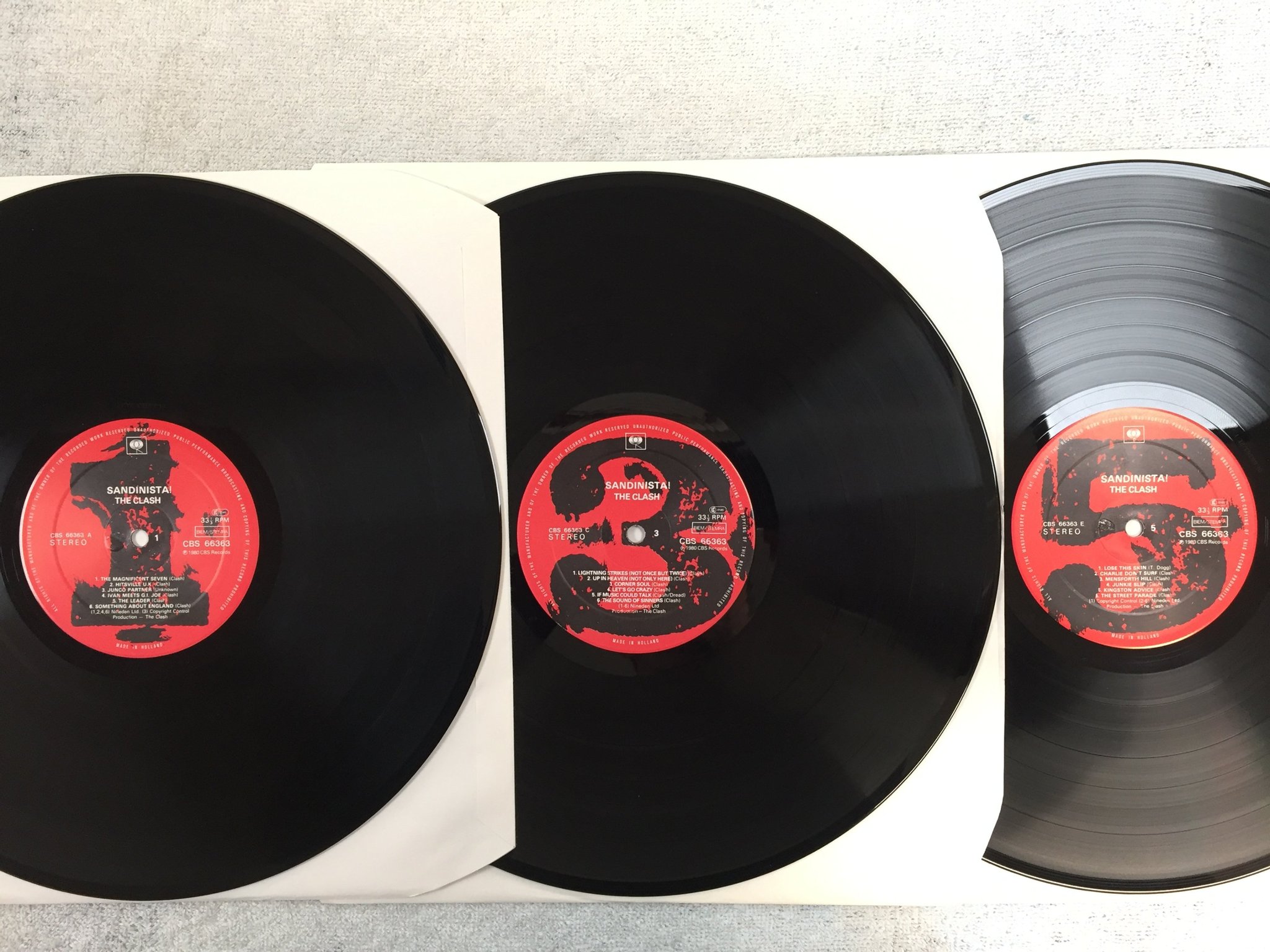 Omslagsbild för skivan THE CLASH sandinista! 3xLP -80 Hol CBS 66363