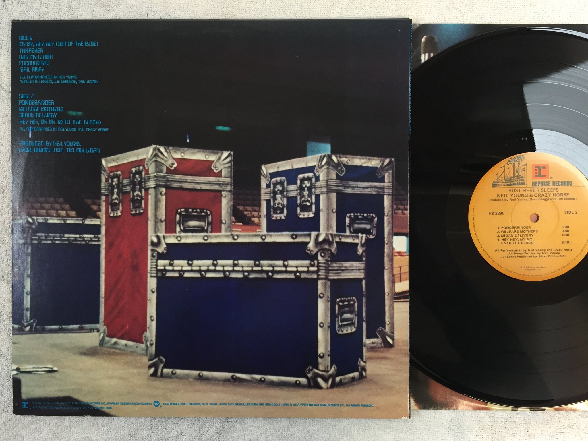 Omslagsbild för skivan NEIL YOUNG & CRAZY HORSE rust never sleeps LP -79 US REPRISE HS 2295