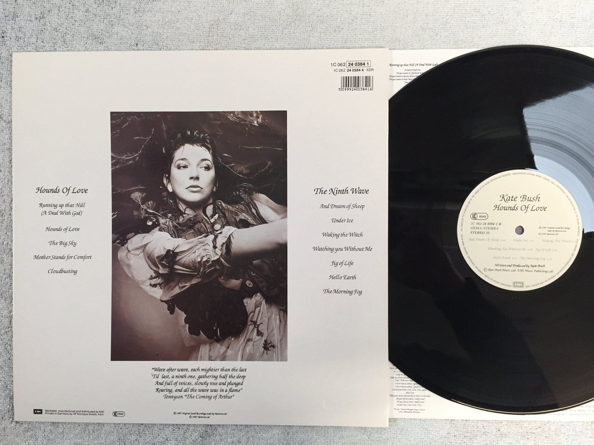 Omslagsbild för skivan KATE BUSH hounds of love LP -85 Hol EMI 1C 062-2403841