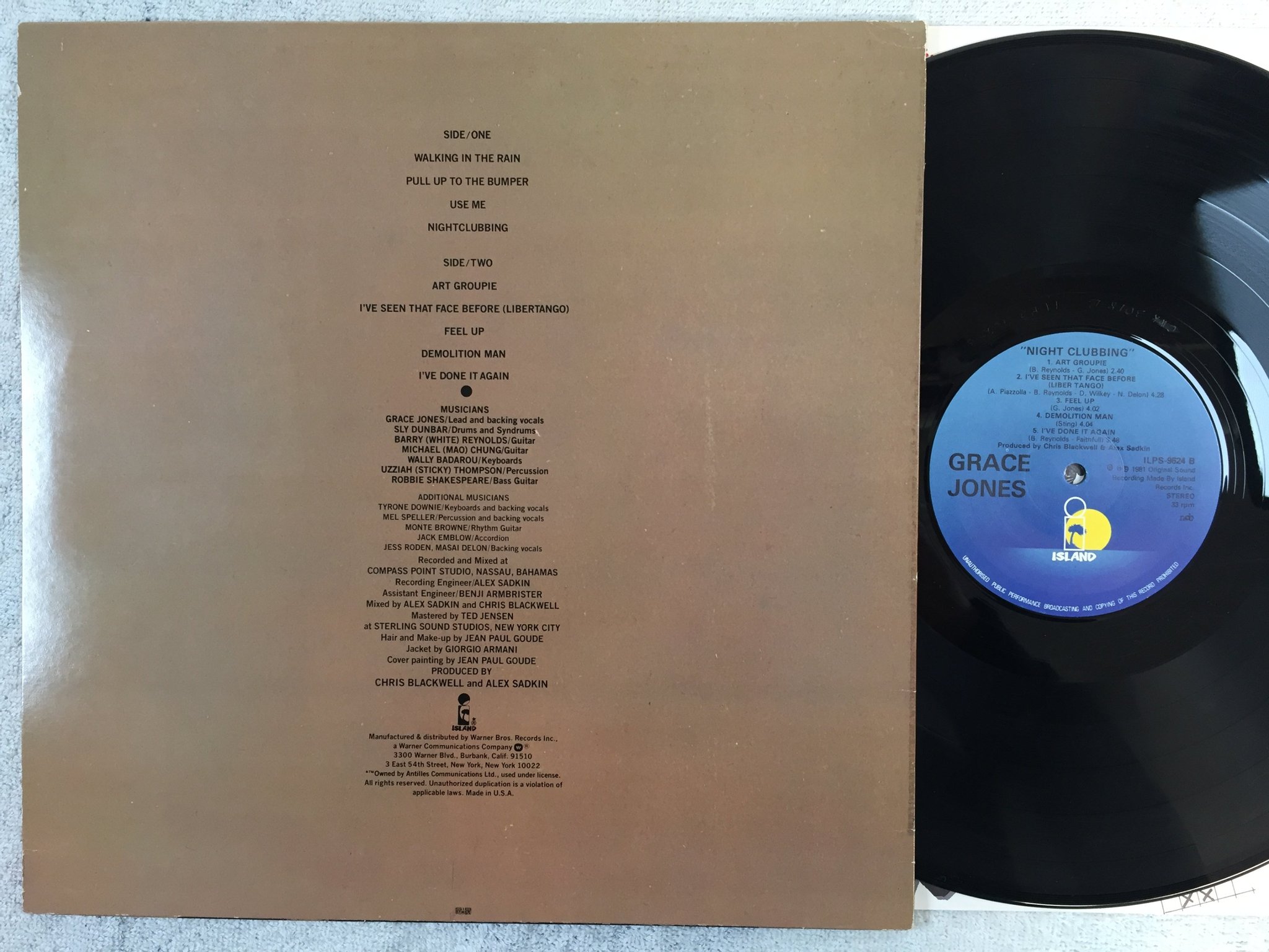 Omslagsbild för skivan GRACE JONES night clubbing LP -81 ncb ISLAND ILPS 9624 