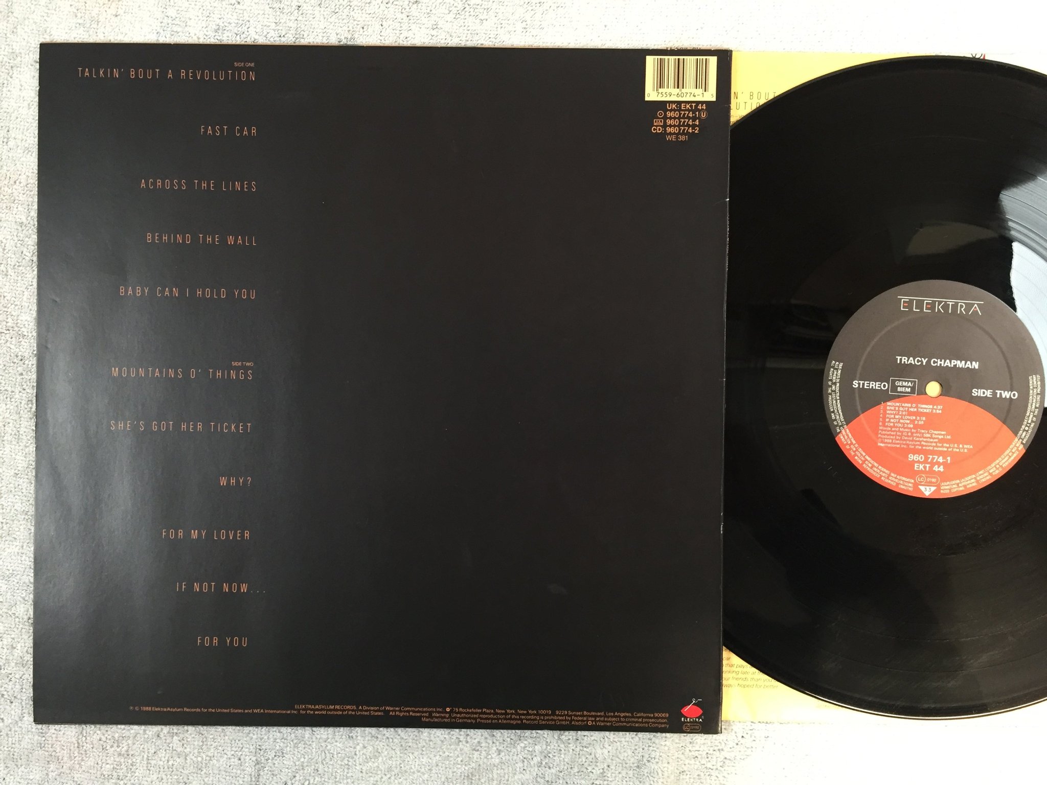 Omslagsbild för skivan TRACY CHAPMAN  s/t LP -89 Ger ELEKTRA 960 774-1 