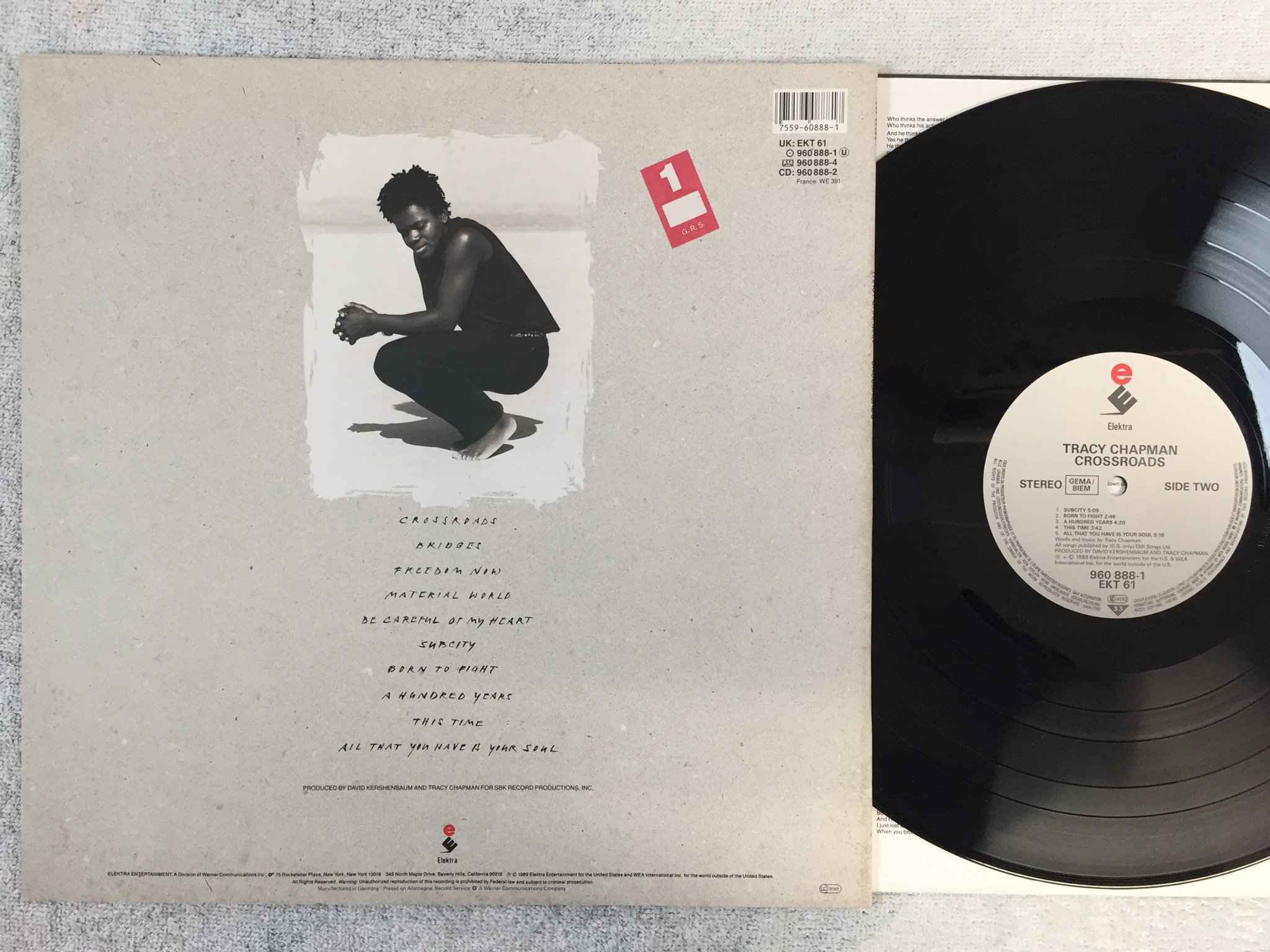 Omslagsbild för skivan TRACY CHAPMAN crossroads LP -89 Ger ELEKTRA 960 888-1