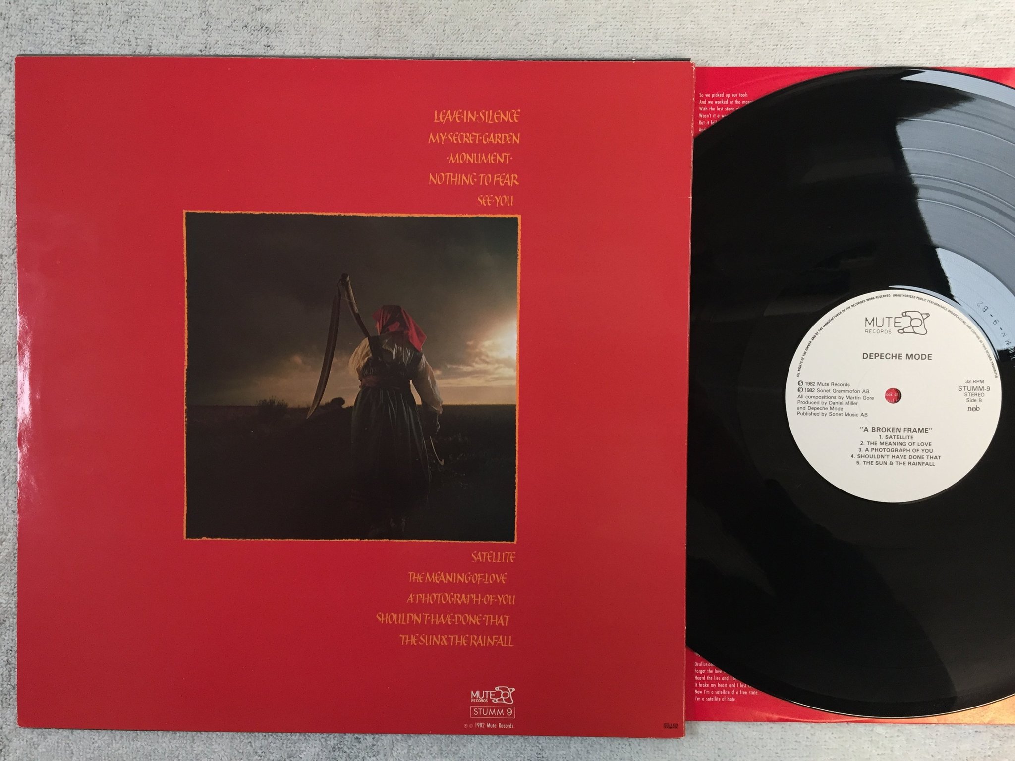 Omslagsbild för skivan DEPECHE MODE a broke frame LP -82 ncb MUTE STUMM-9