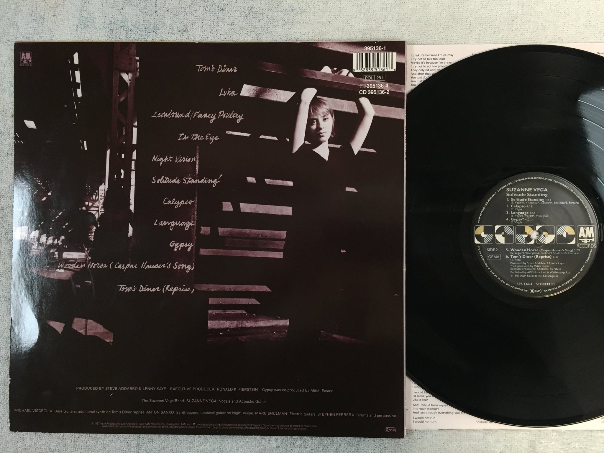 Omslagsbild för skivan SUZANNE VEGA solitude standing LP -87 Ger A&M 395 136-1 " Luka "