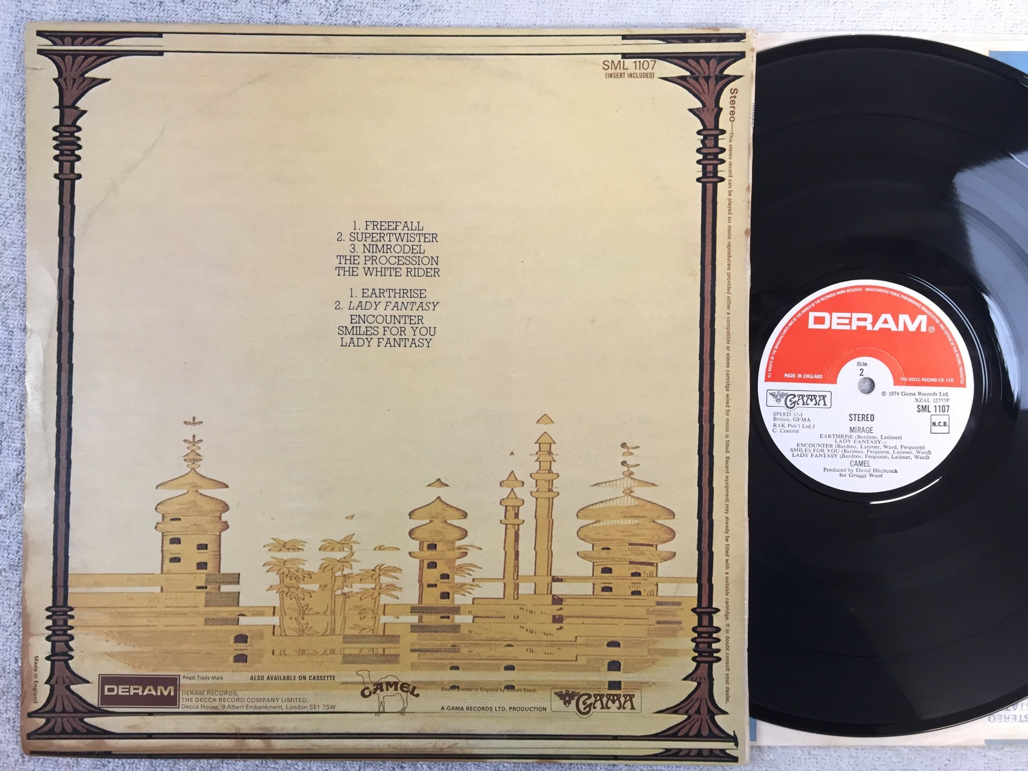 Omslagsbild för skivan CAMEL mirage LP -74 UK DERAM SML 1107 
