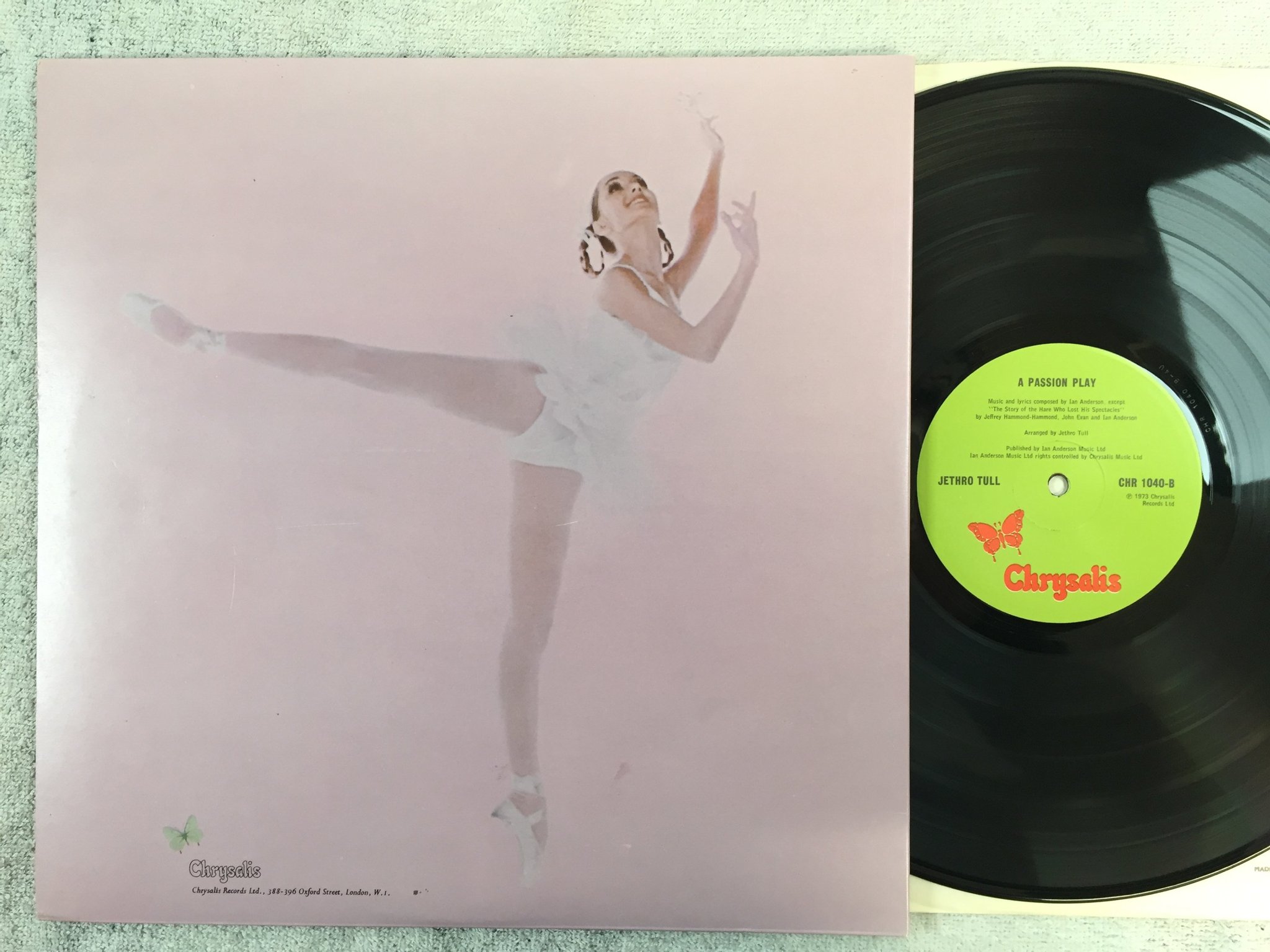 Omslagsbild för skivan JETHRO TULL a passion play LP -73 UK CHRYSALIS CHR 1040