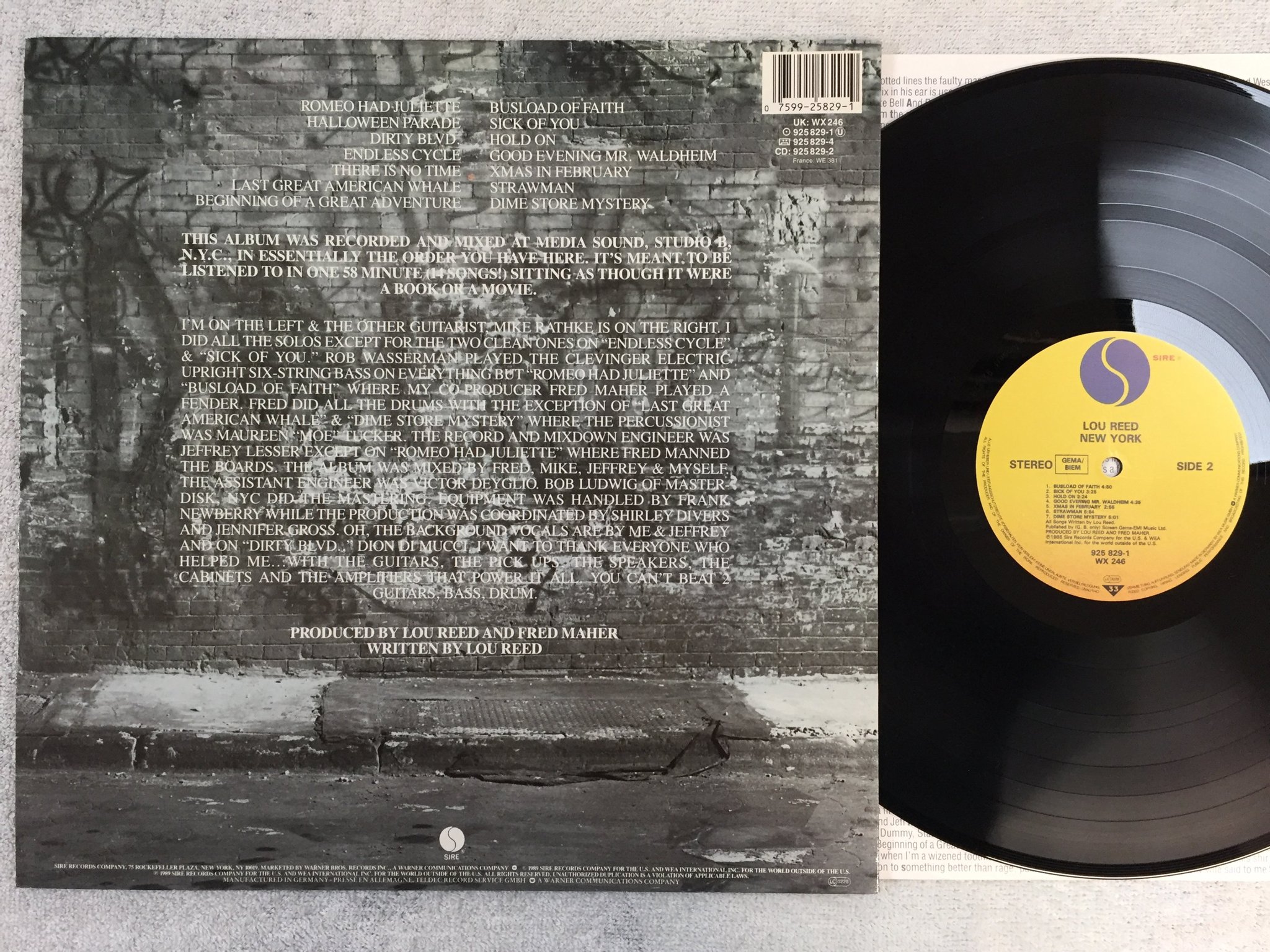 Omslagsbild för skivan LOU REED New York LP -88 Ger SIRE 925 829-1