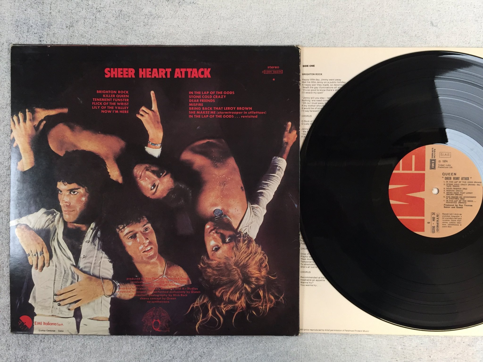 Omslagsbild för skivan QUEEN sheer heart attack LP -74 Ita EMI 3C 064-96025