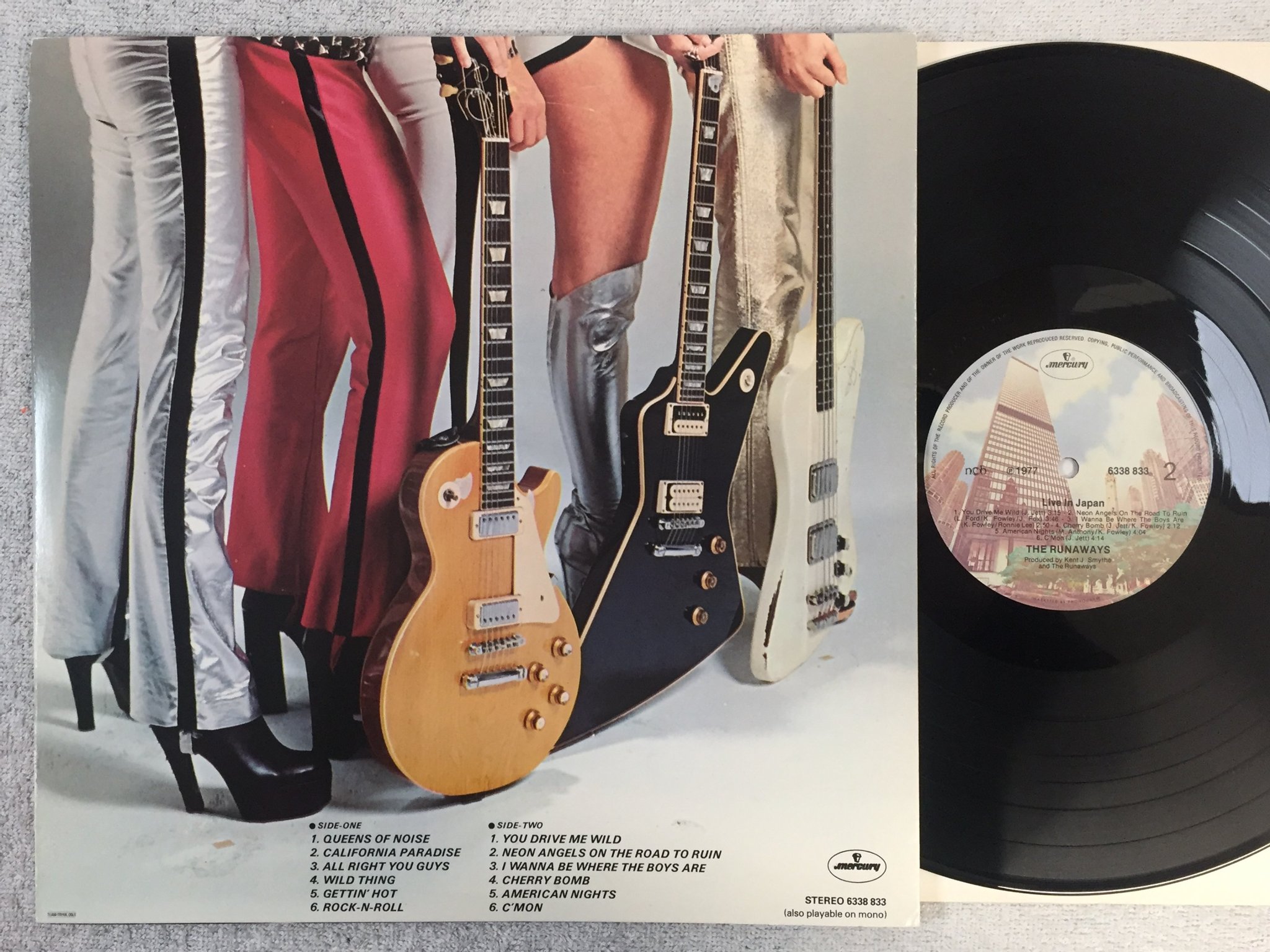 Omslagsbild för skivan THE RUNAWAYS live in Japan LP -77 ncb MERCURY 6338833