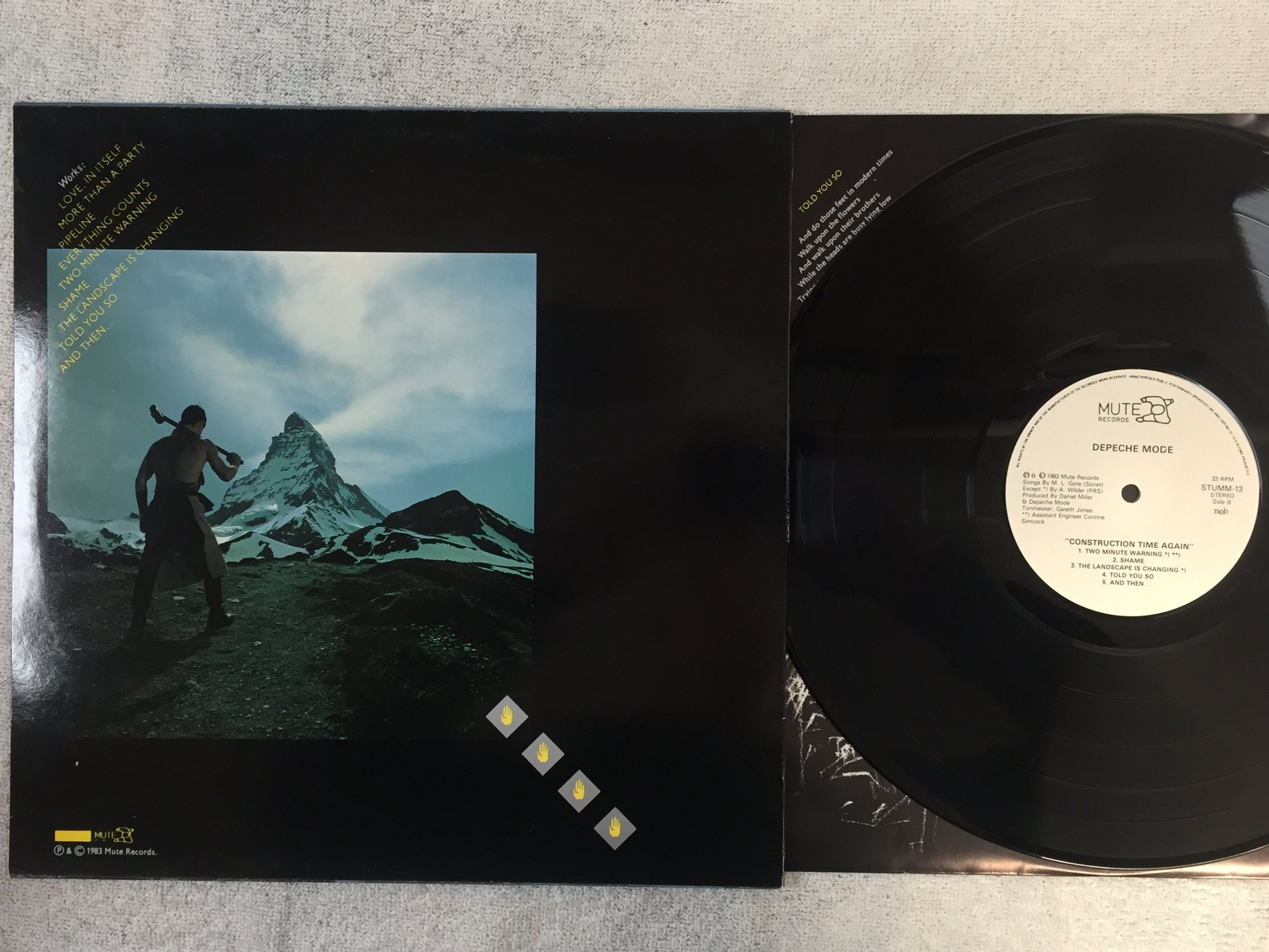 Omslagsbild för skivan DEPECHE MODE construction time again LP -83 ncb MUTE STUMM-13