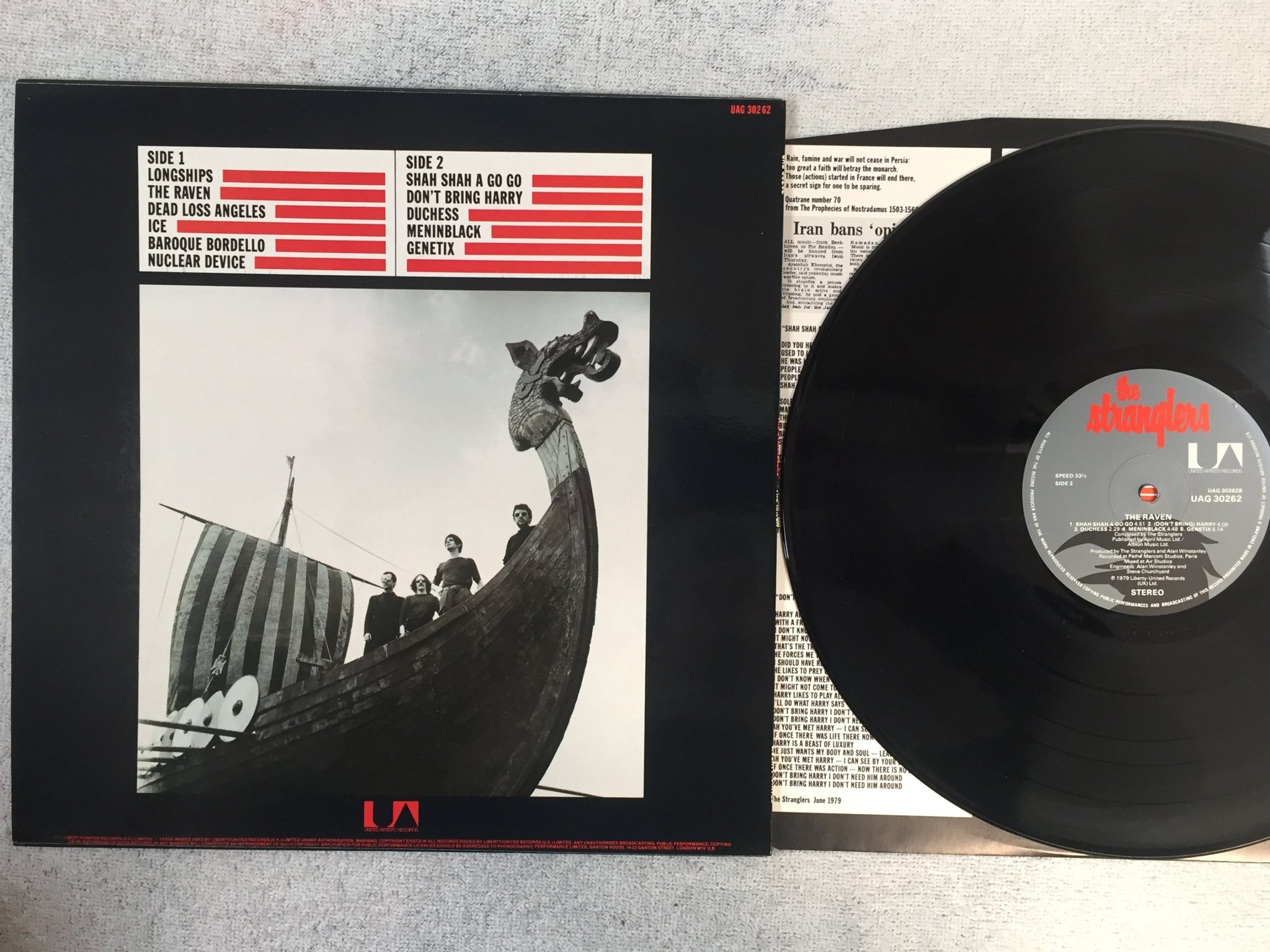 Omslagsbild för skivan THE STRANGLERS the raven LP -79 UK Swe UNITED ARTISTS UAG 30262