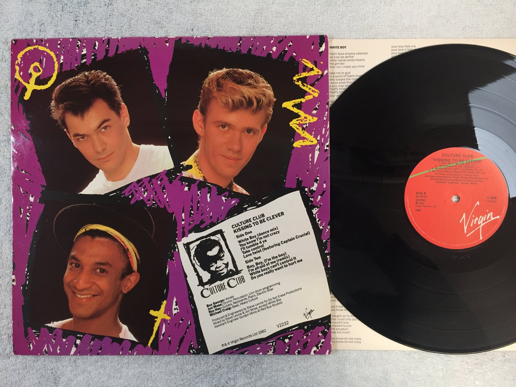 Omslagsbild för skivan CULTURE CLUB kissing to be clever LP -82 ncb VIRGIN V2232