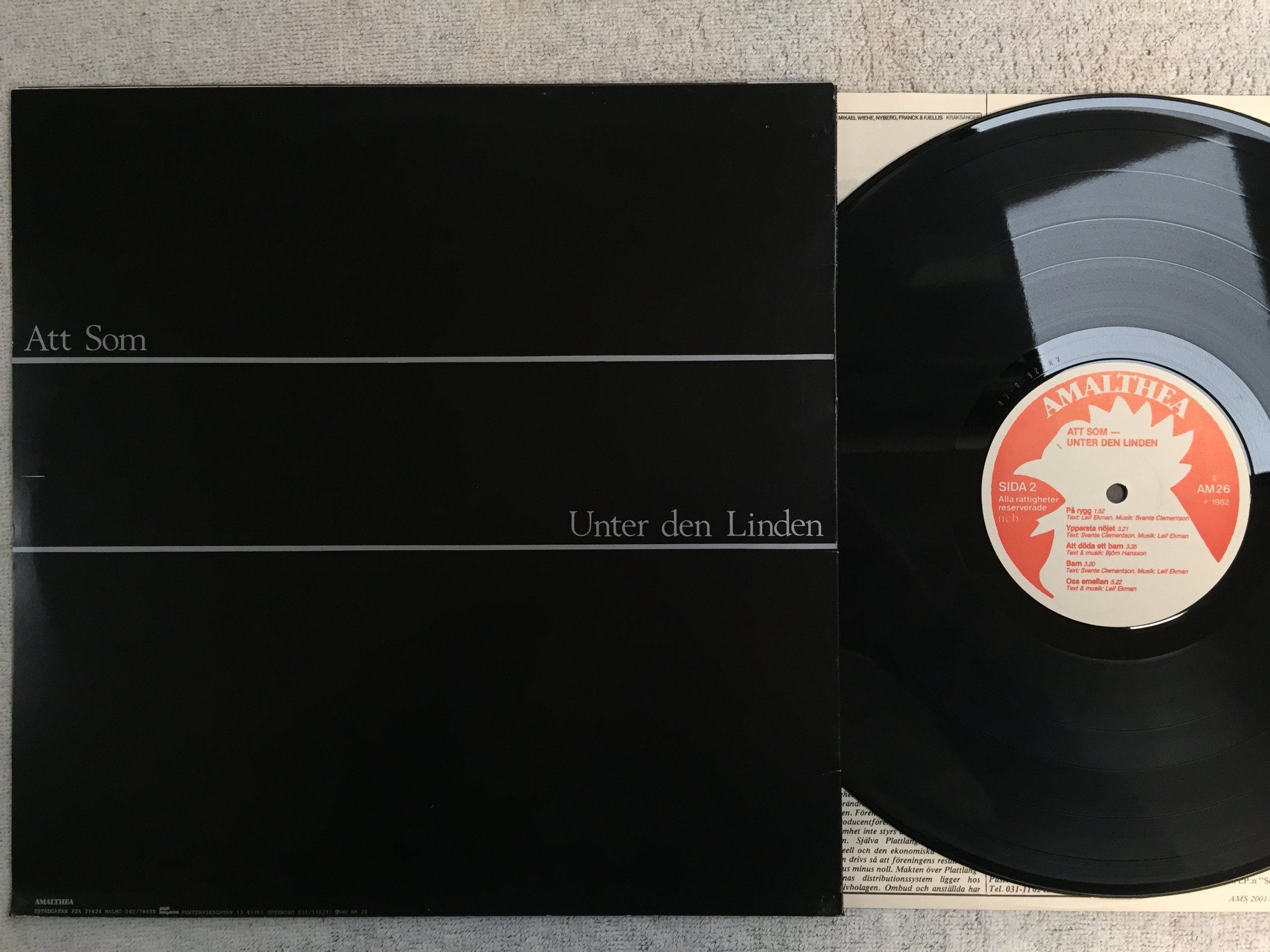 Omslagsbild för skivan ATT SOM - UNTER DEN LINDEN s/t LP -82 Swe AMALTHEA AM 26 