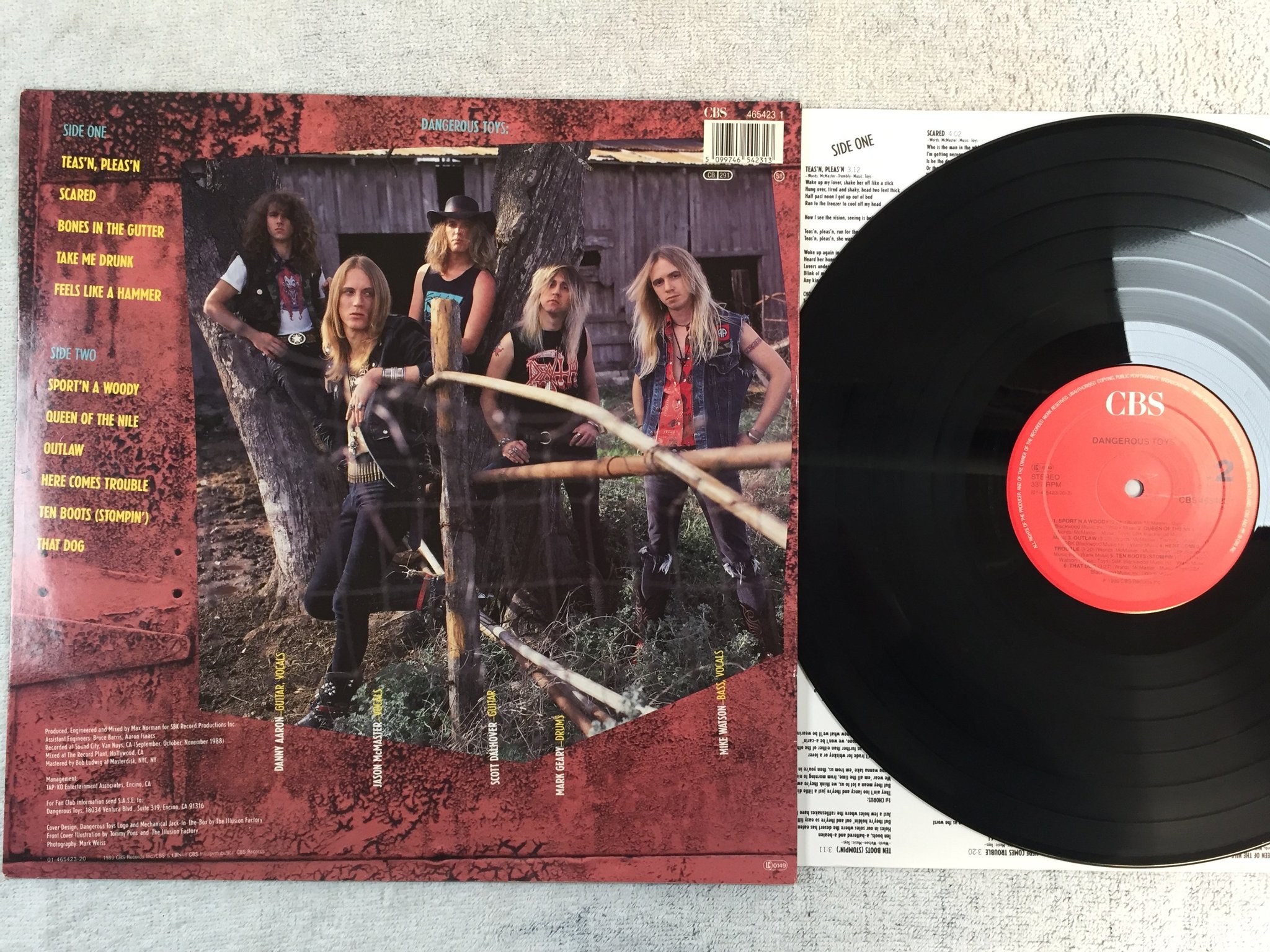 Omslagsbild för skivan DANGEROUS TOYS s/t LP -89 Hol CBS 4654231 hard rock