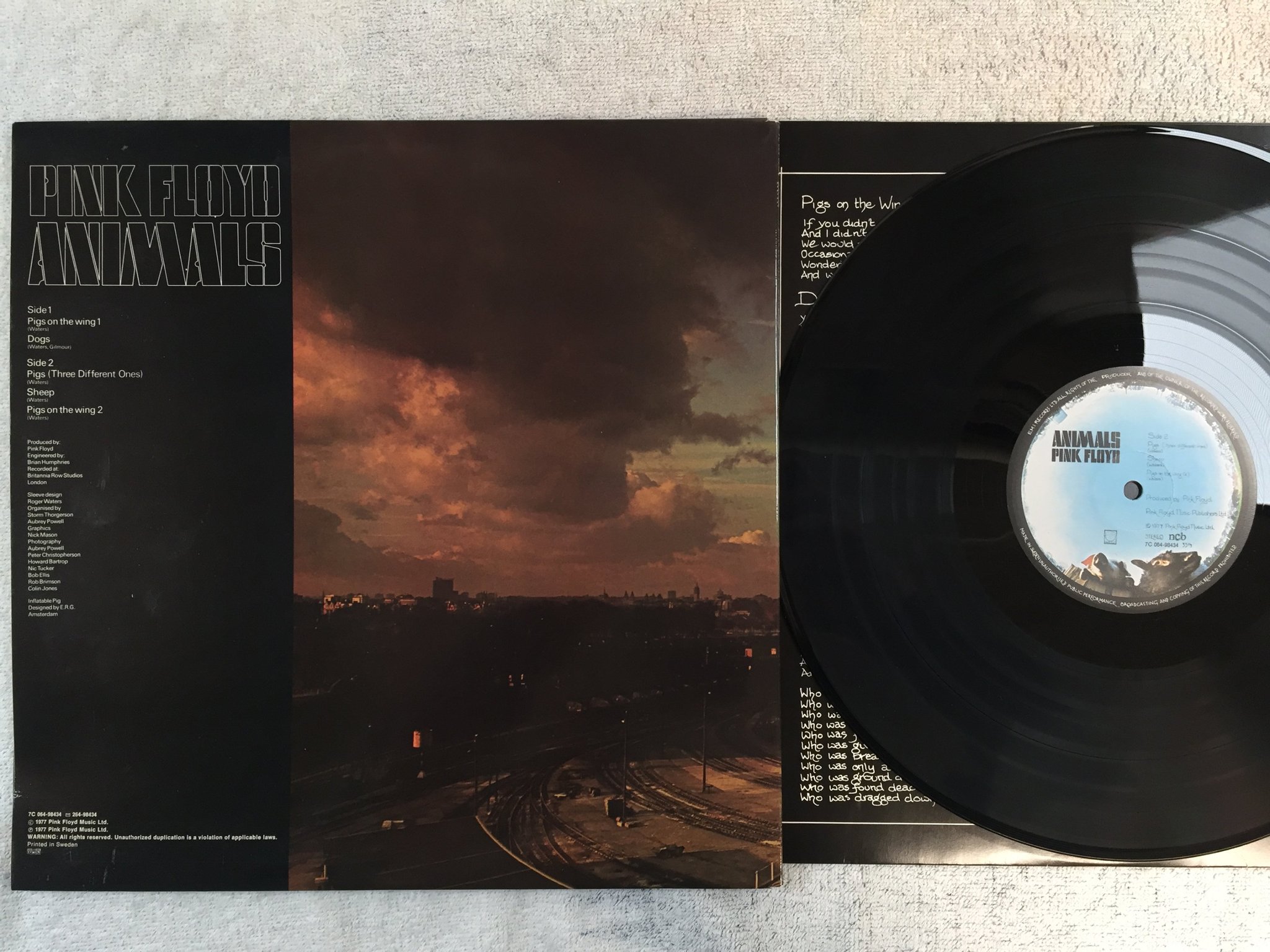 Omslagsbild för skivan PINK FLOYD animals LP -77 ncb HARVEST 7C 064-98434