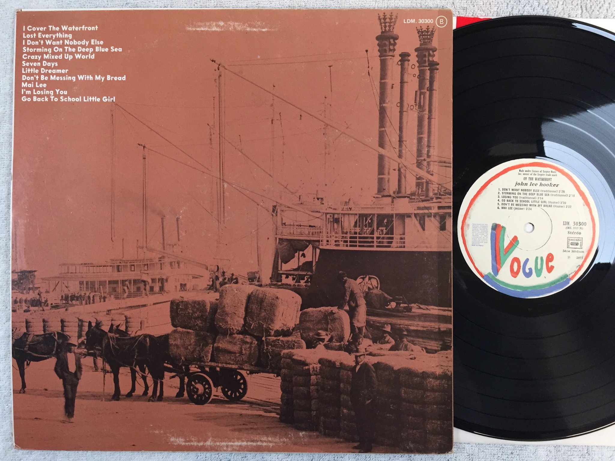 Omslagsbild för skivan JOHN LEE HOOKER on the waterfront LP -75 Fra VOGUE LDM 30300