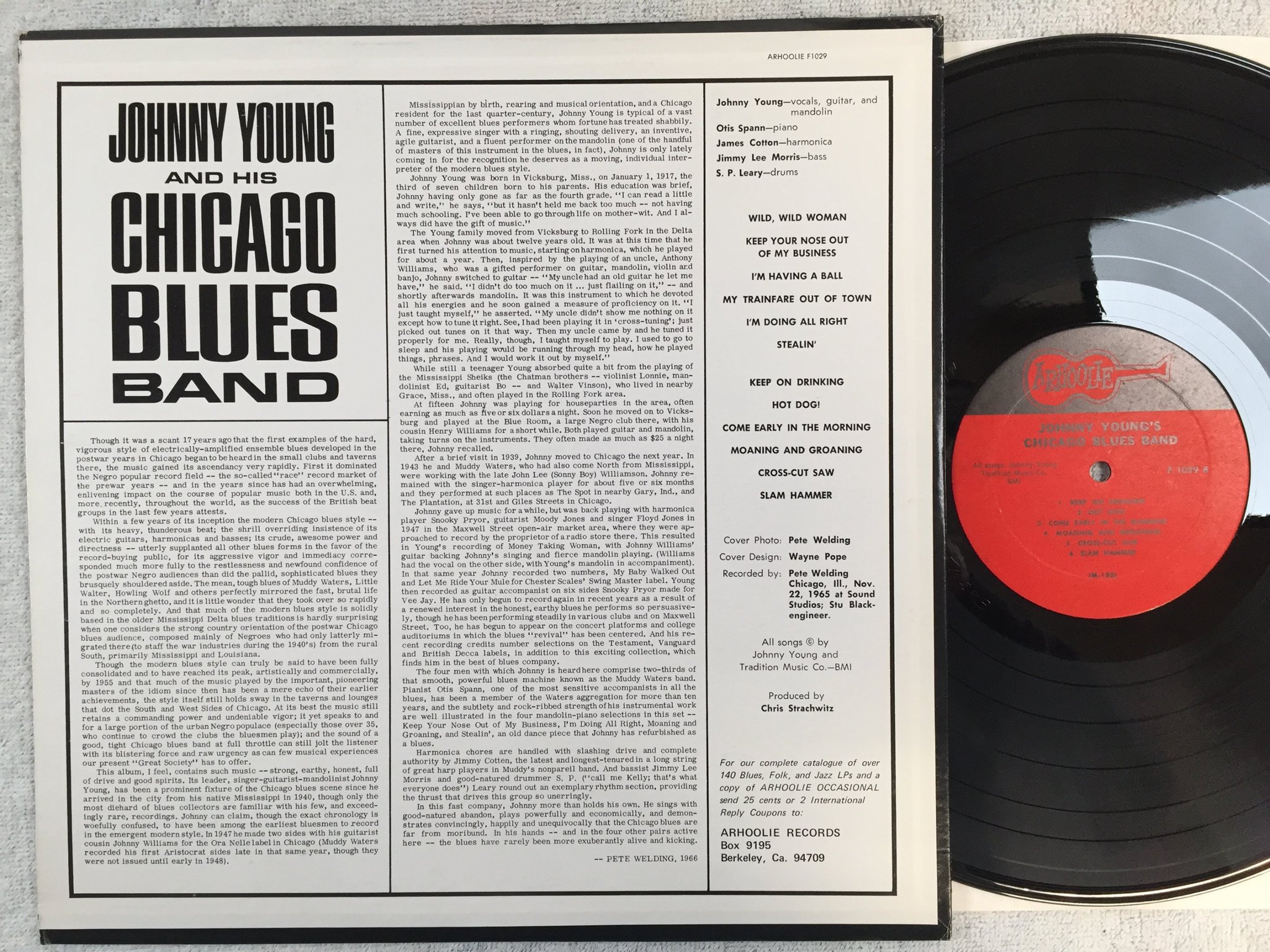 Omslagsbild för skivan JOHNNY YOUNG & HIS CHICAGO BLUES BAND LP US ARHOOLIE F1029
