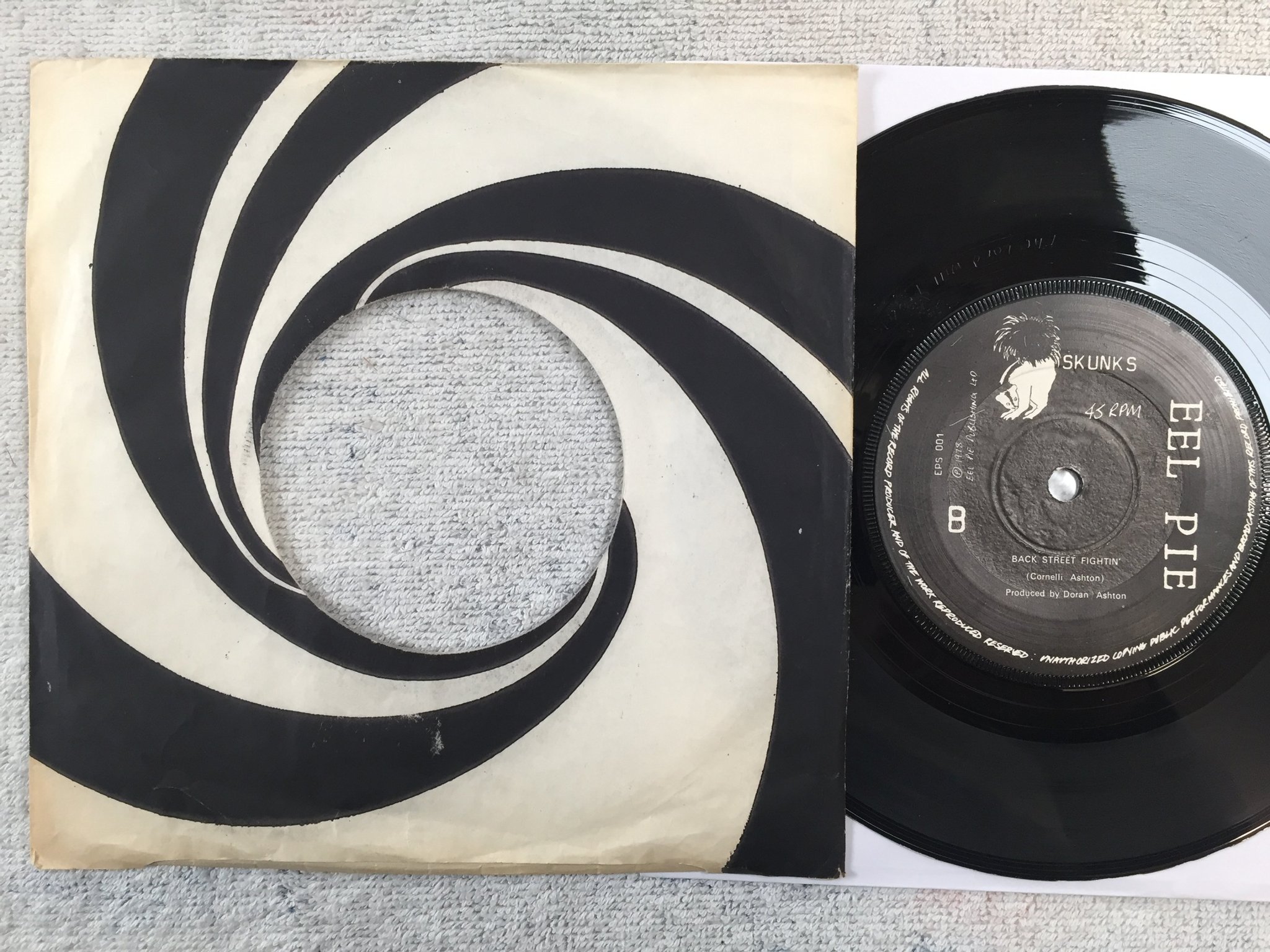 Omslagsbild för skivan SKUNKS Good From The Bad 7"single -78 UK EEL PIE EPS 001 power pop