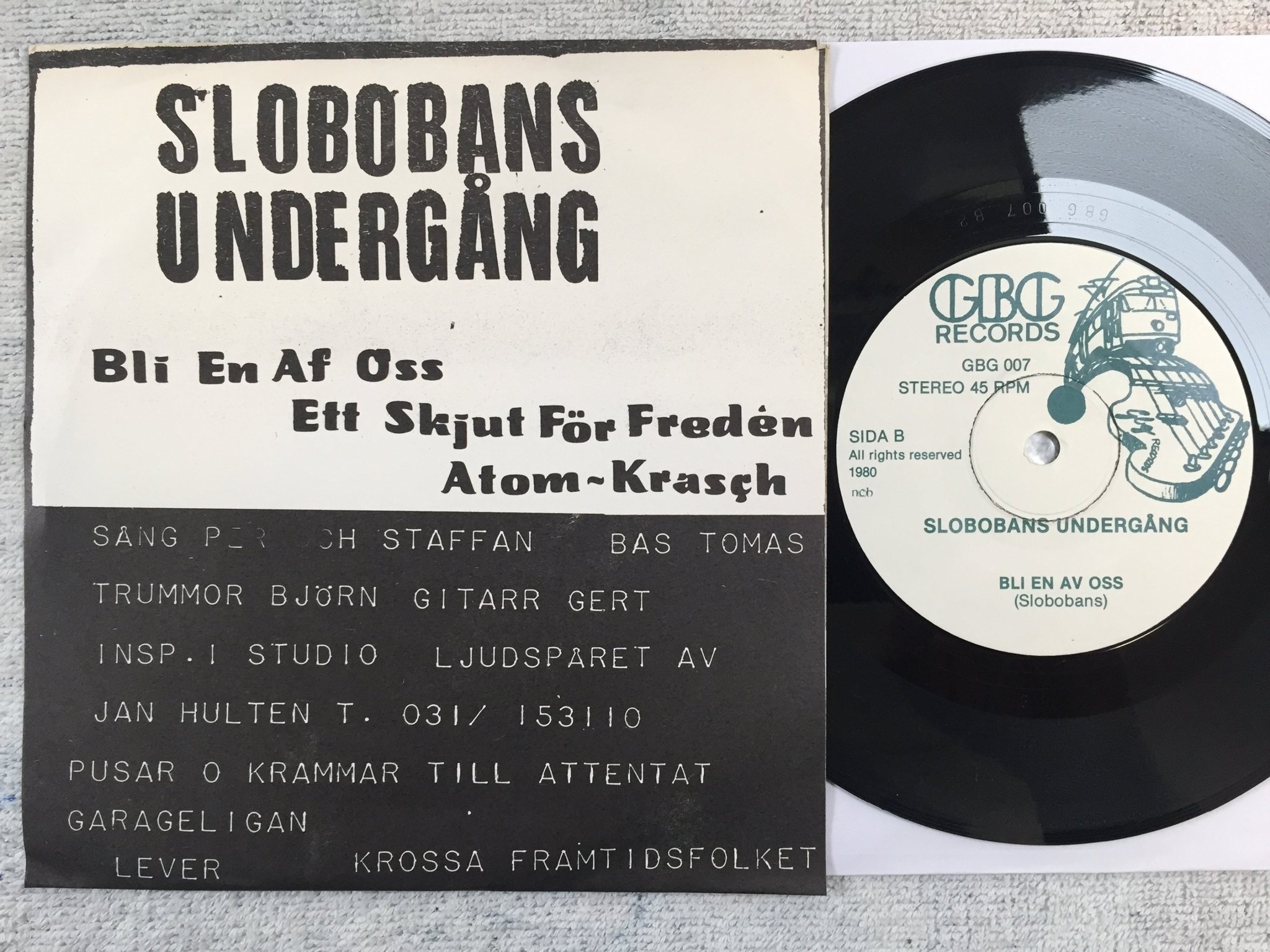 Omslagsbild för skivan SLOBOBANS UNDERGÅNG atomkrasch 7"single Swe GBG 007 punk