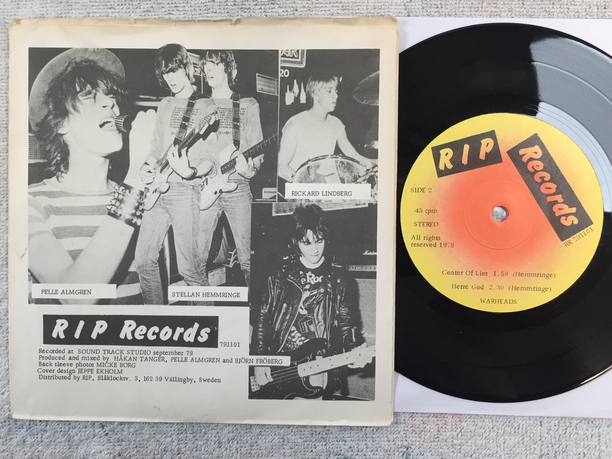 Omslagsbild för skivan WARHEADS dagen är natt 7"ep -79 Swe RIP RECORDS RR 791101 punk RARE ! ! ! ! 