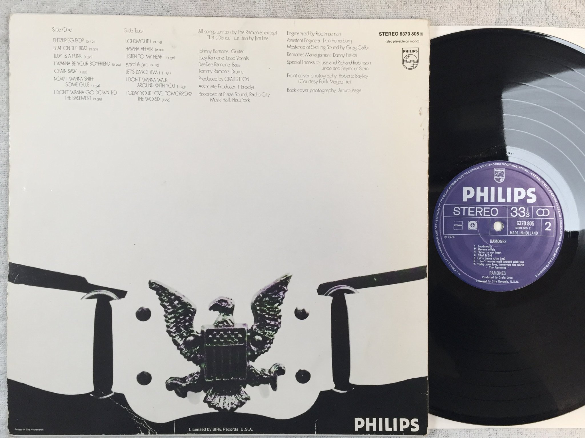 Omslagsbild för skivan RAMONES s/t LP -76 Hol PHILIPS 6370805