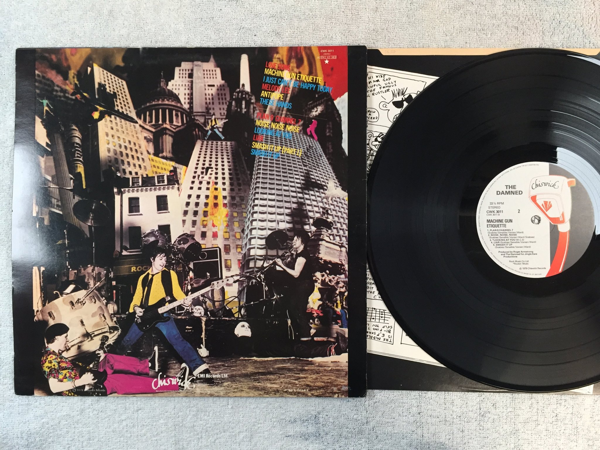 Omslagsbild för skivan THE DAMNED machine gun etiquette LP -79 UK CHISWICK CWK 3011