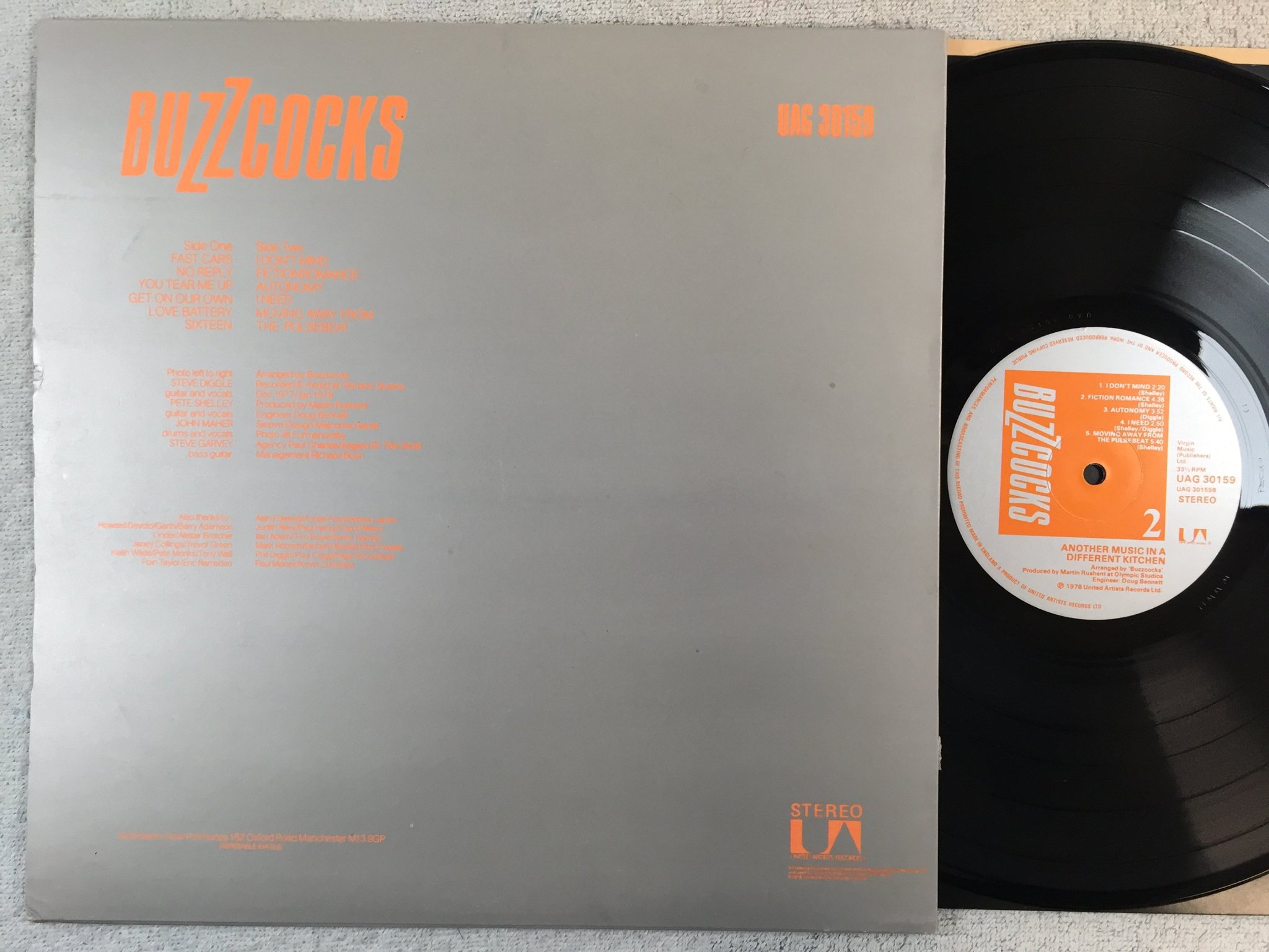 Omslagsbild för skivan BUZZCOCKS another music in a different kitchen LP -78 UK UNITED UAG 30159 