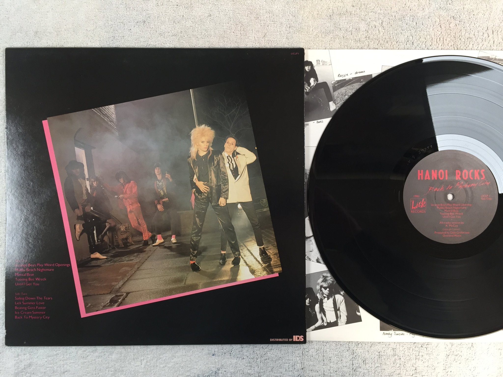Omslagsbild för skivan HANOI ROCKS back to the mystery city LP -83 Finland LICK LICLP 1