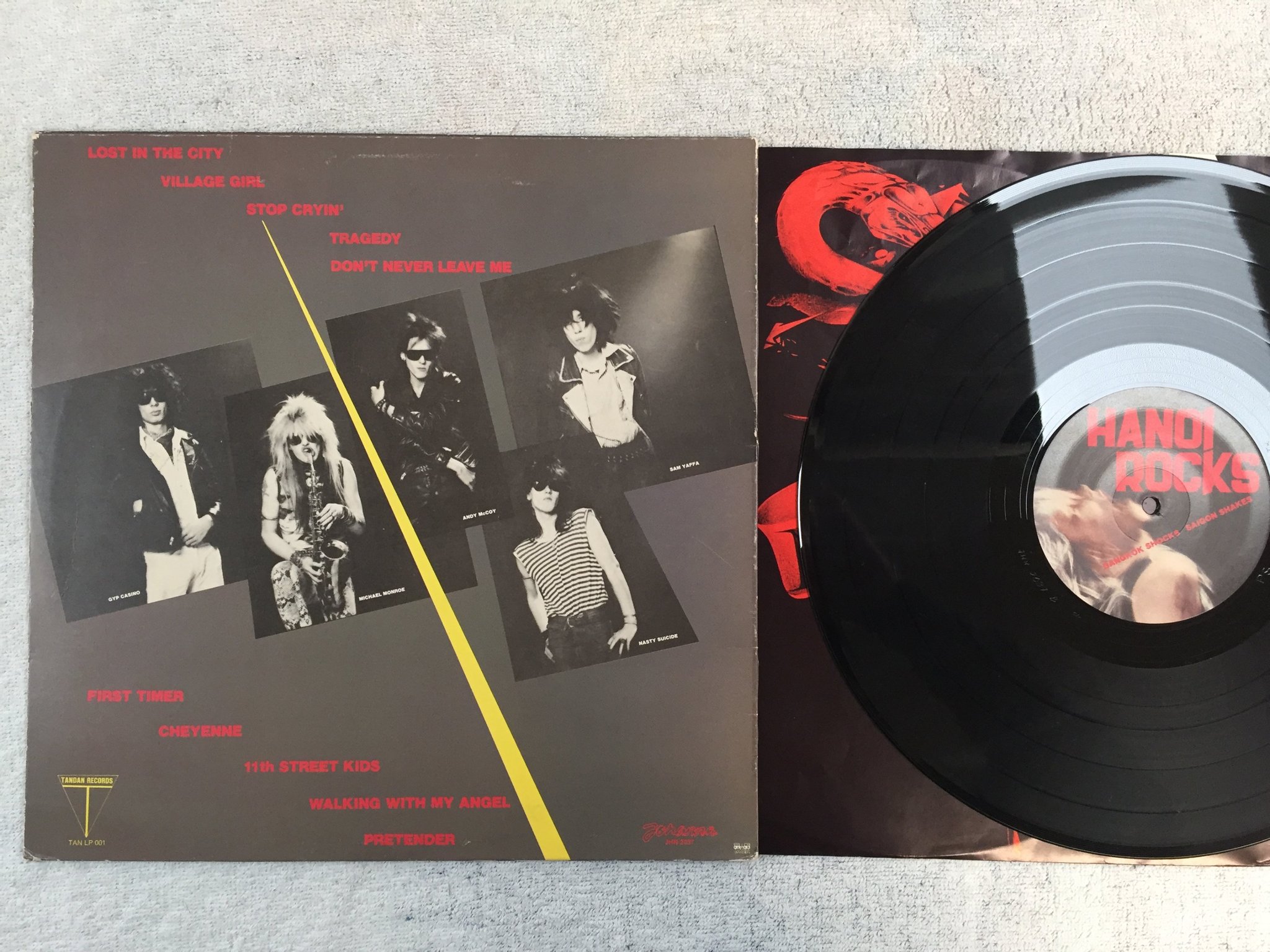 Omslagsbild för skivan HANOI ROCKS Bangkok Shocks Saigon Shakes... LP -81 Finland TANDAN TAN-LP 001