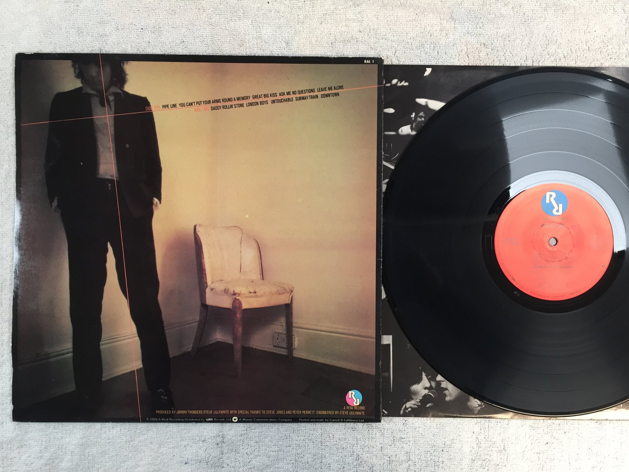 Omslagsbild för skivan JOHNNY THUNDERS so alone LP -78 UK REAL RAL 1 rare rock n roll 