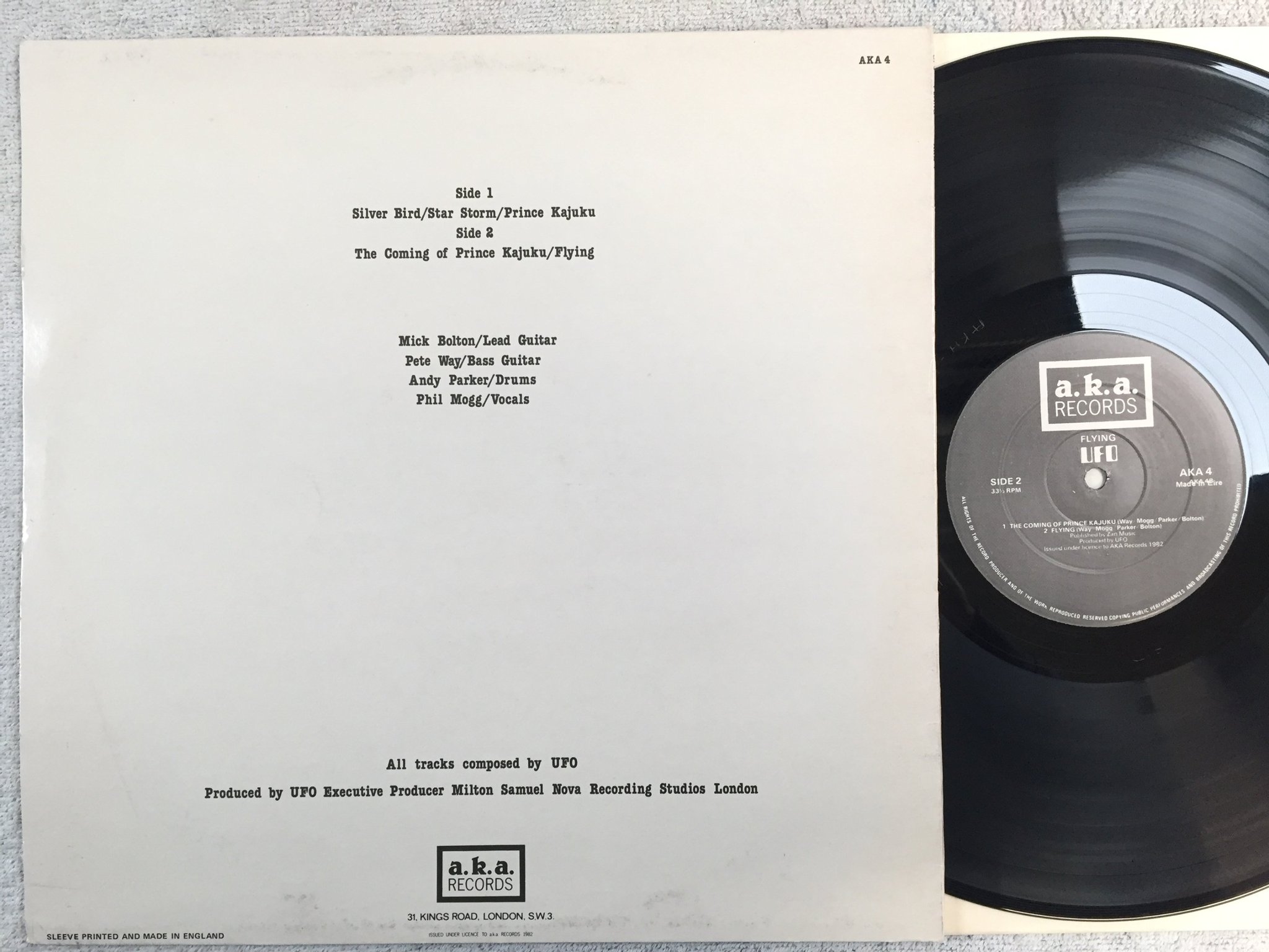 Omslagsbild för skivan UFO flying LP -82 Eire A.K.A. AKA 4 