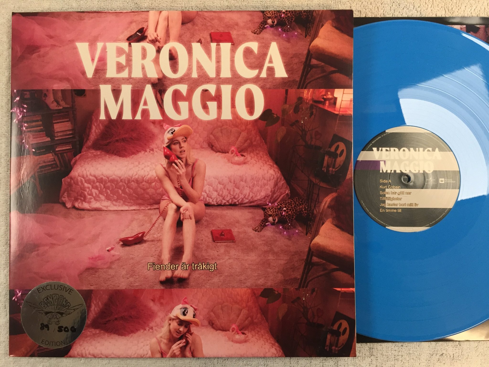 Omslagsbild för skivan VERONICA MAGGIO fiender är tråkiga LP 2019 UNIVERSAL blue vinyl / #89/500 rare!!