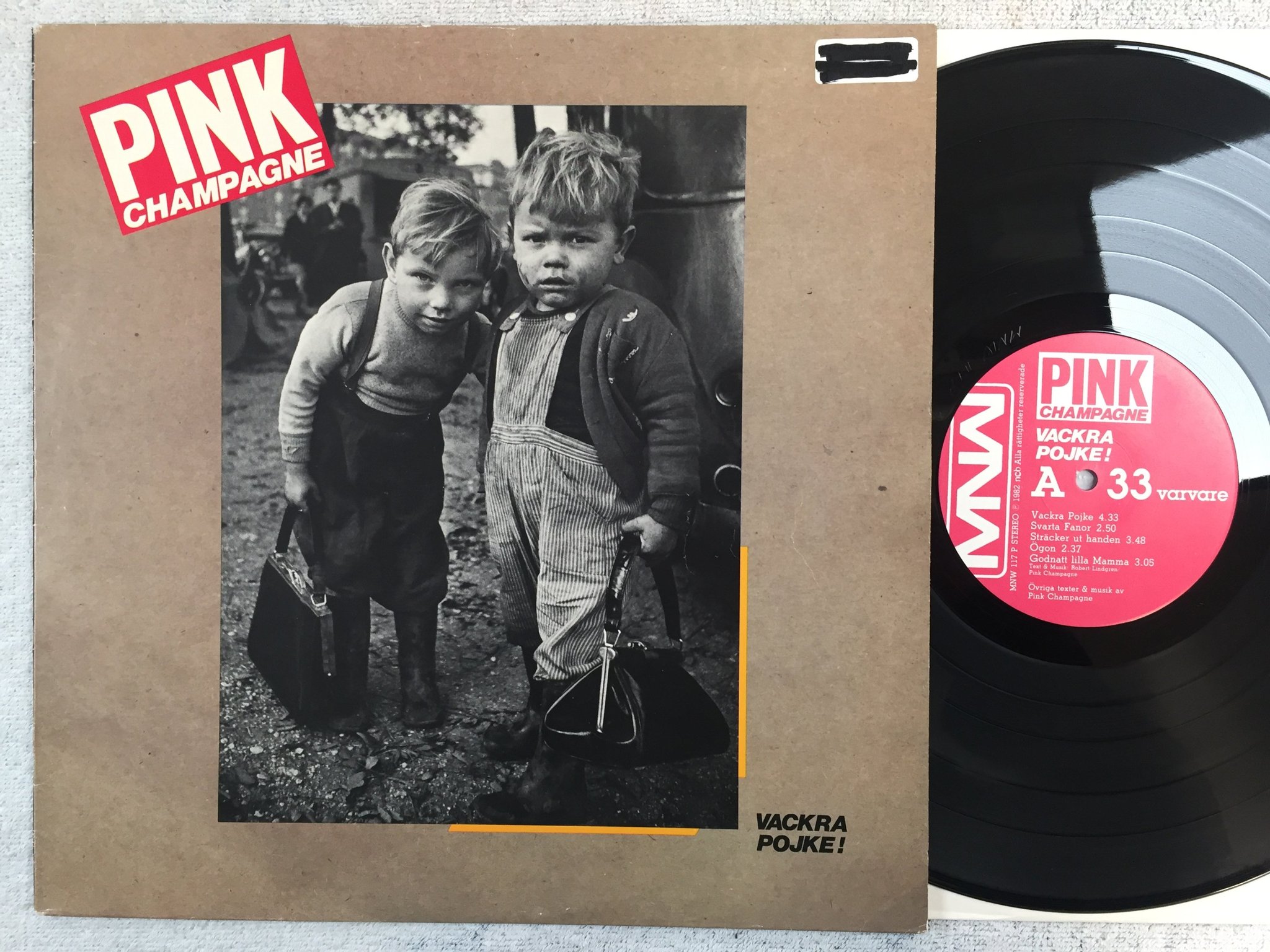 Omslagsbild för skivan PINK CHAMPAGNE vackra pojke! LP -82 Swe MNW 117 P