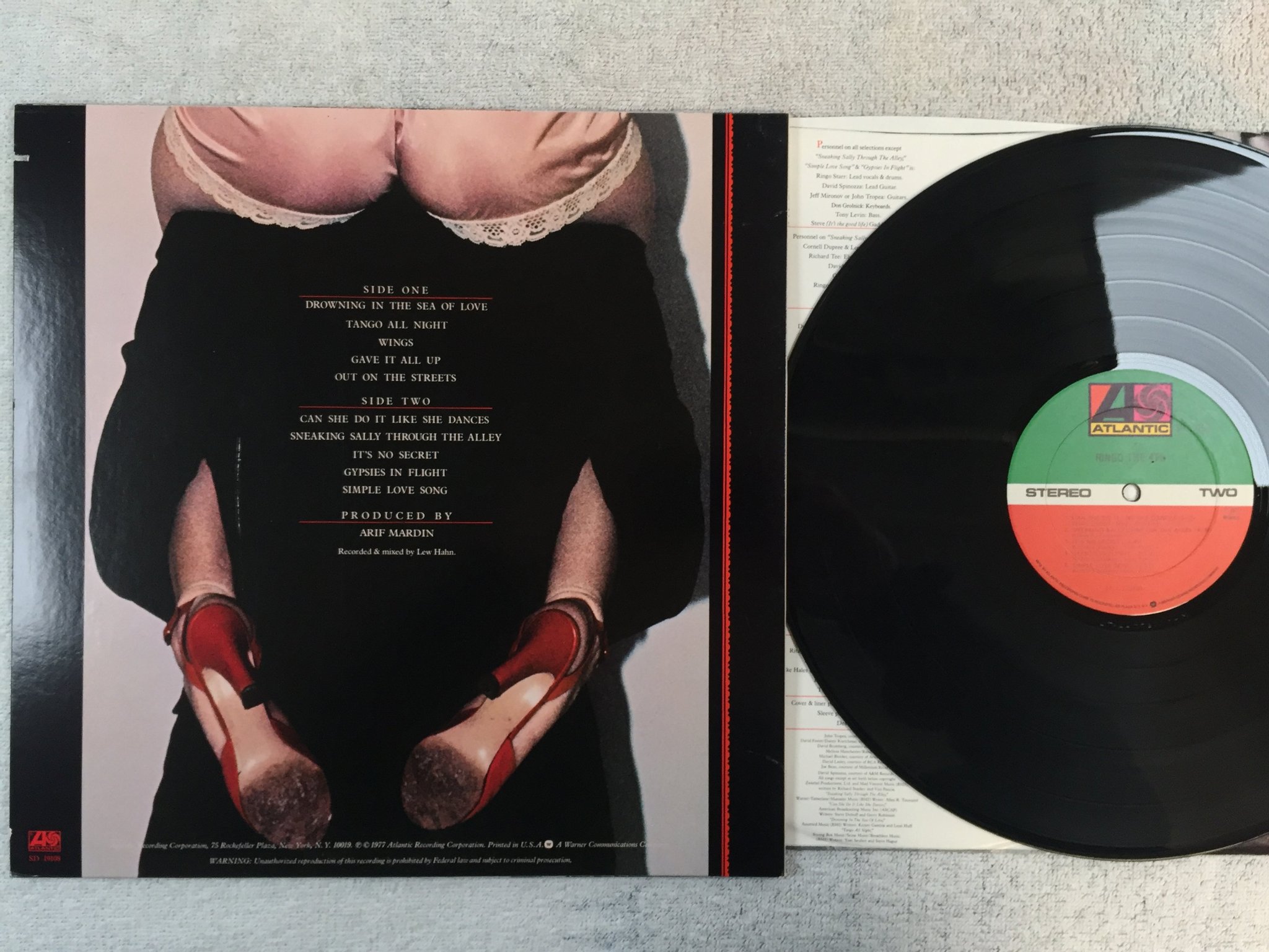 Omslagsbild för skivan RINGO STARR ringo the 4th LP -77 US ATLANTIC SD 19108