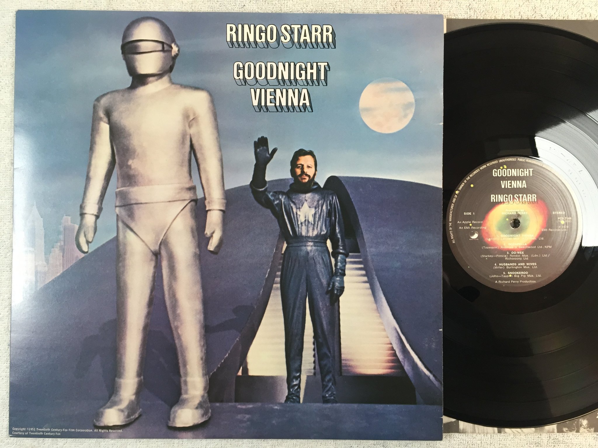 Omslagsbild för skivan RINGO STARR goodnight Vienna LP -74 UK APPLE PCS 7168