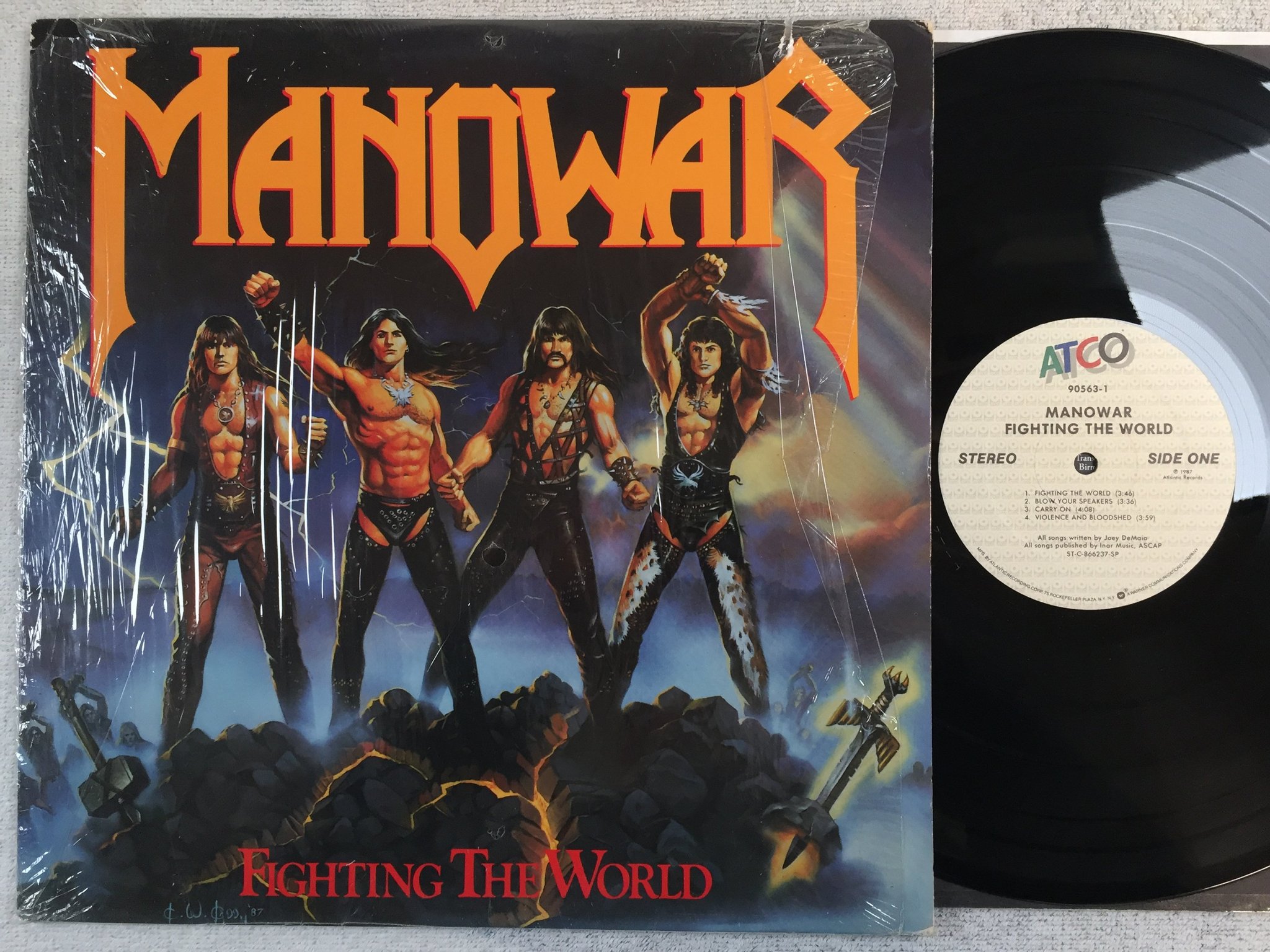 Omslagsbild för skivan MANOWAR fighting the world LP -87 US ATCO 90563-1
