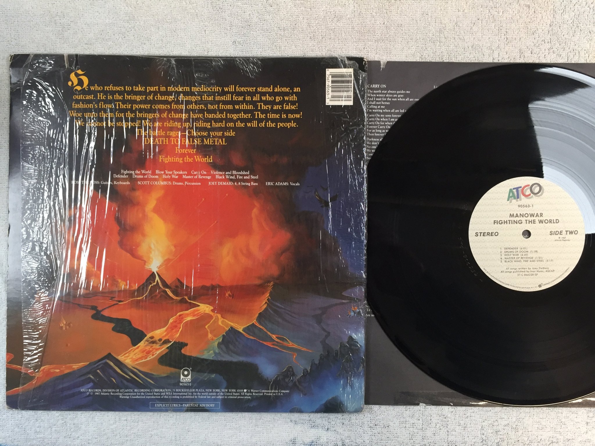 Omslagsbild för skivan MANOWAR fighting the world LP -87 US ATCO 90563-1