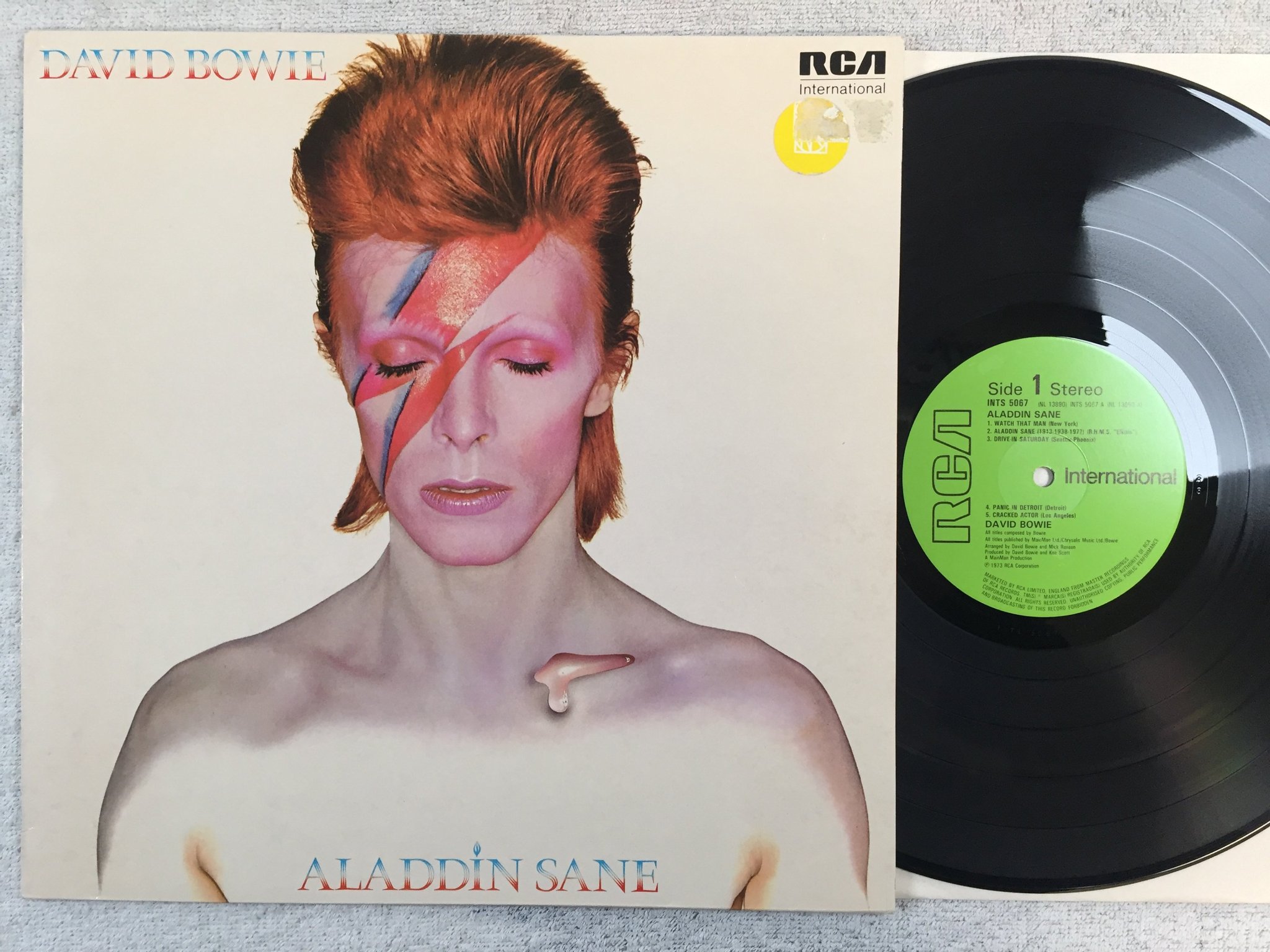 Omslagsbild för skivan DAVID BOWIE aladdin sane LP -73 UK RCA INTS 5067 