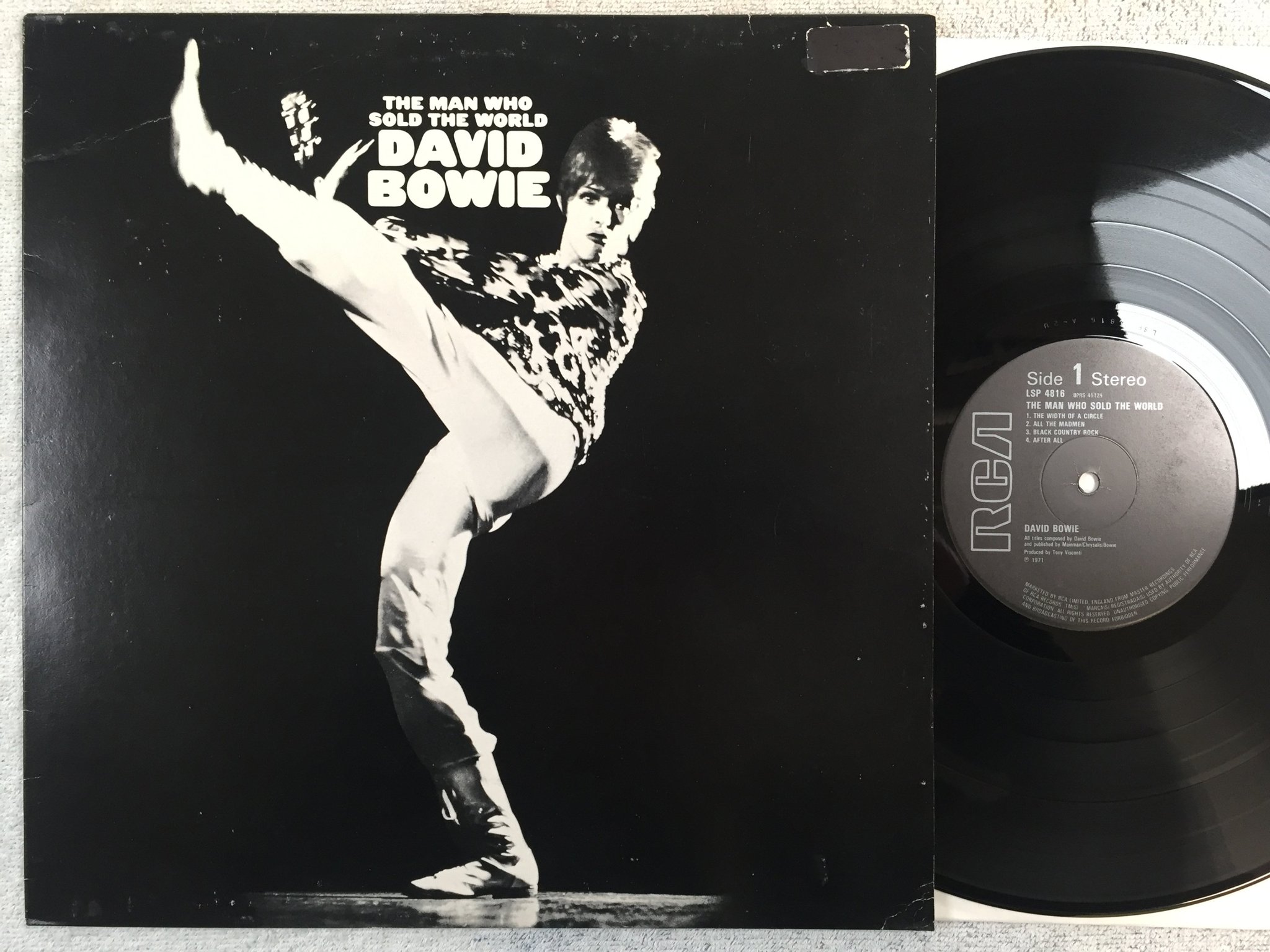 Omslagsbild för skivan DAVID BOWIE the man who sold the world LP UK RCA LSP 4816