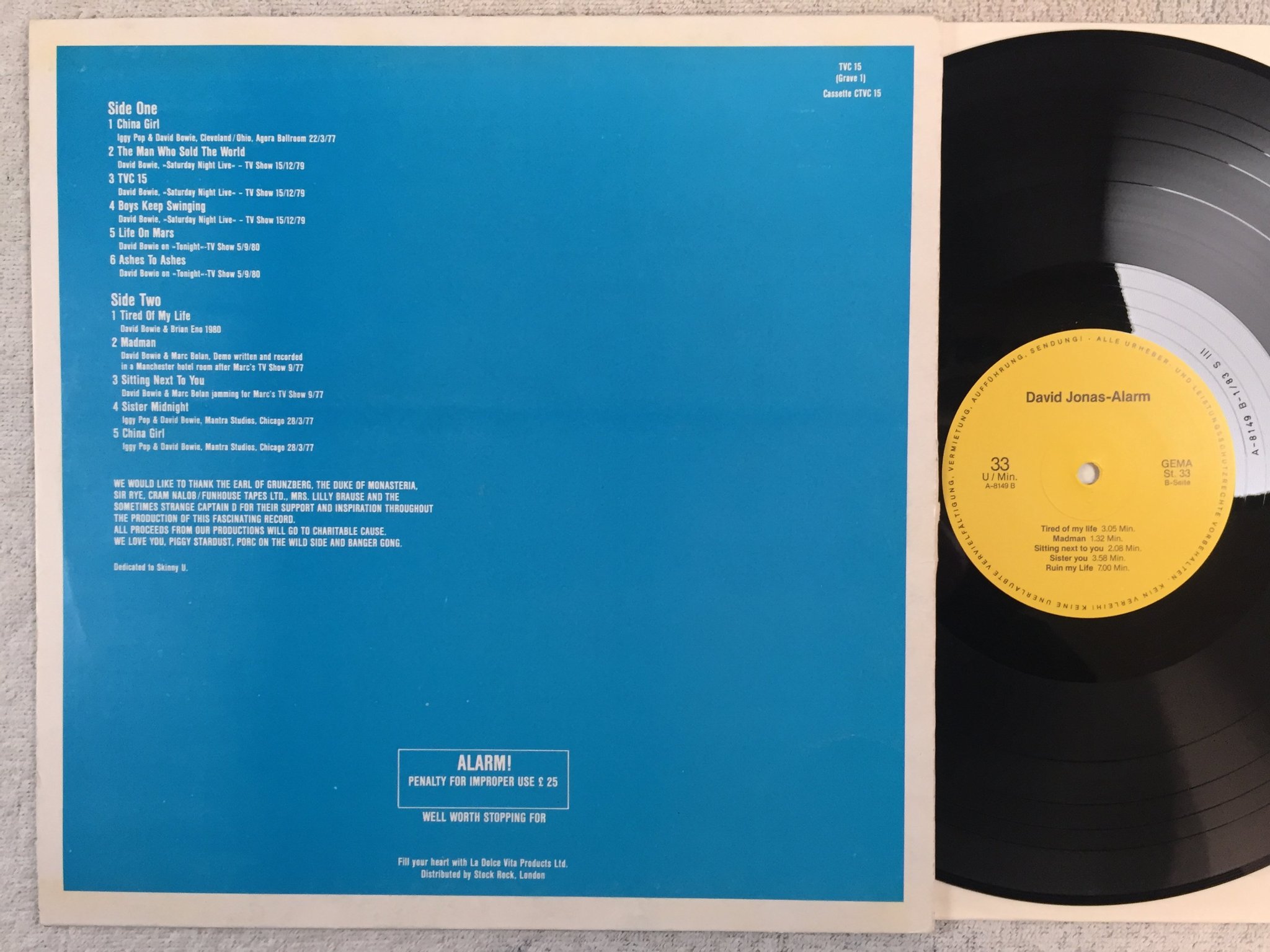 Omslagsbild för skivan DAVID BOWIE alarm LP -84 Ger GRAVEDIGGER TVC15 