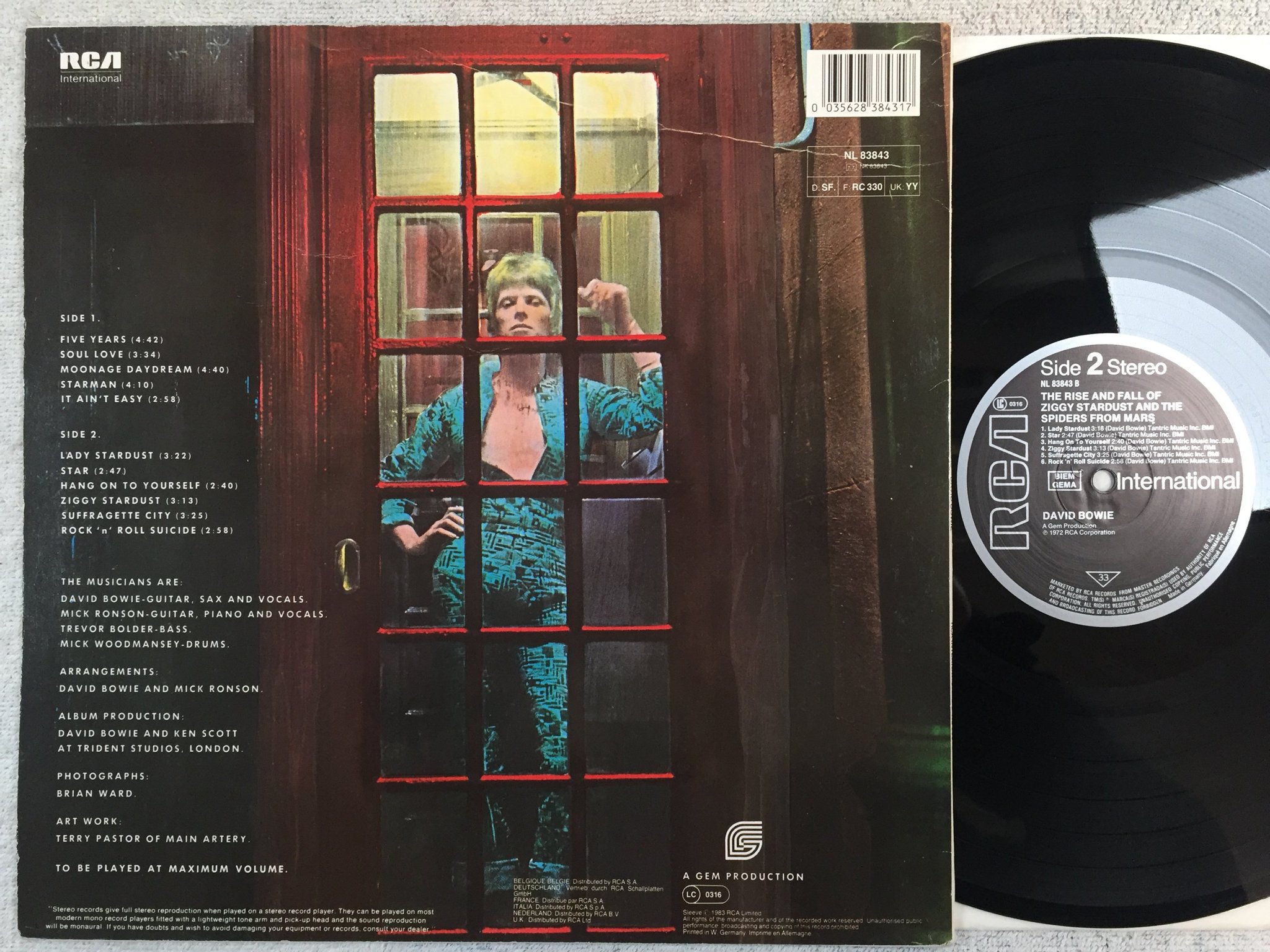 Omslagsbild för skivan DAVID BOWIE the rise and fall of Ziggy Stardust LP Ger RCA NL 83843