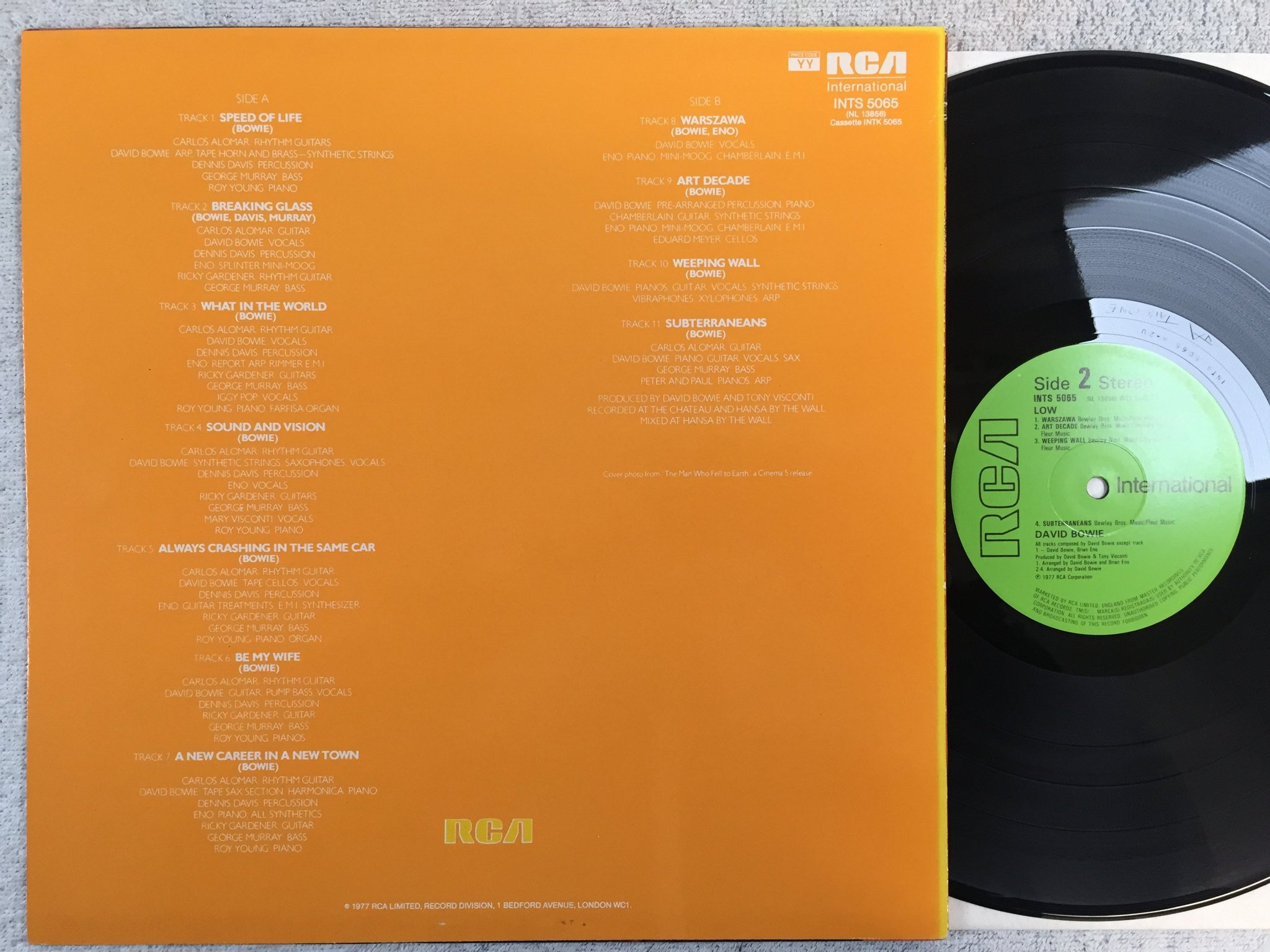 Omslagsbild för skivan DAVID BOWIE low LP -UK RCA INTS 5065 