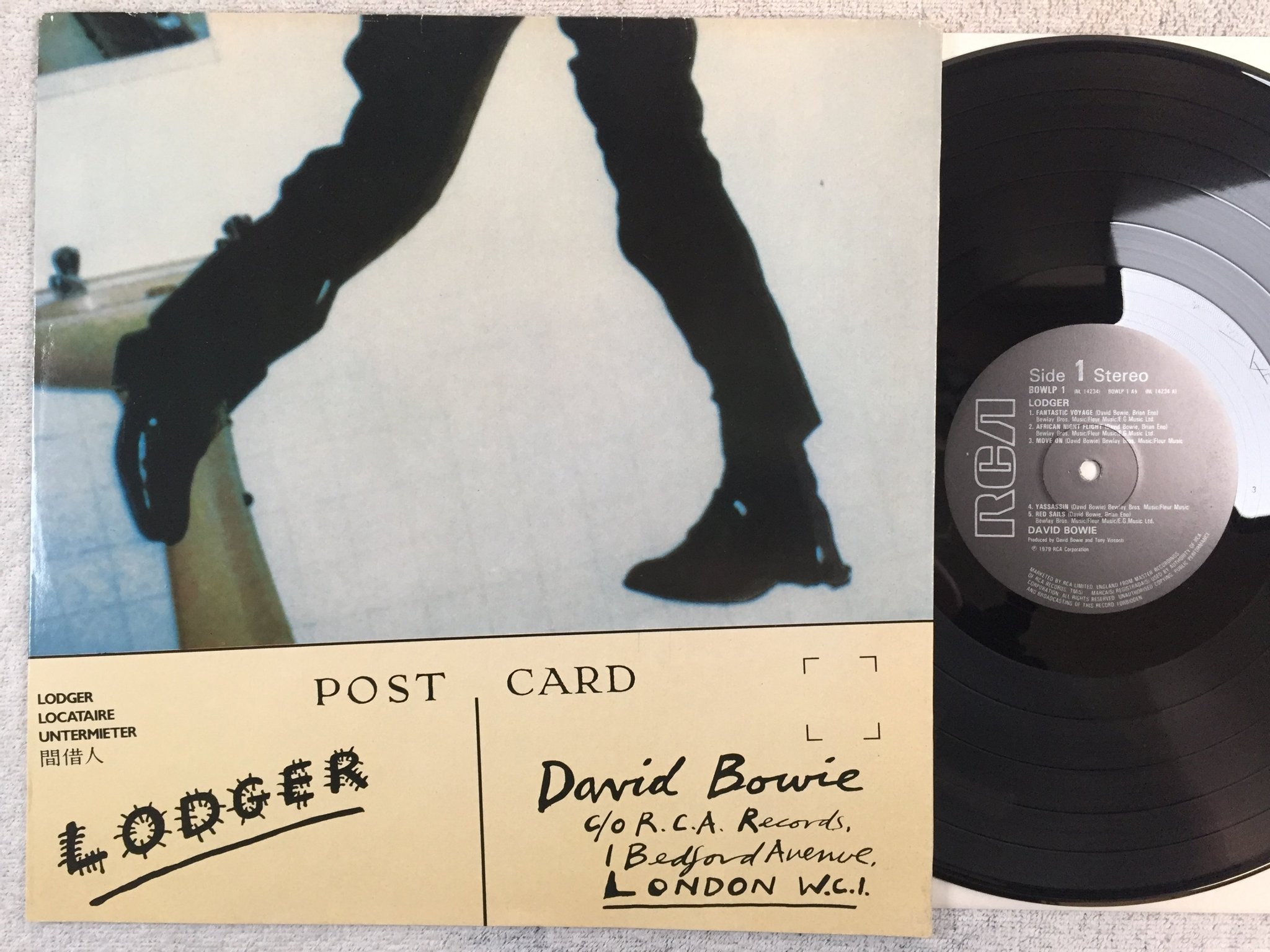Omslagsbild för skivan DAVID BOWIE lodger LP UK RCA BOWLP-1