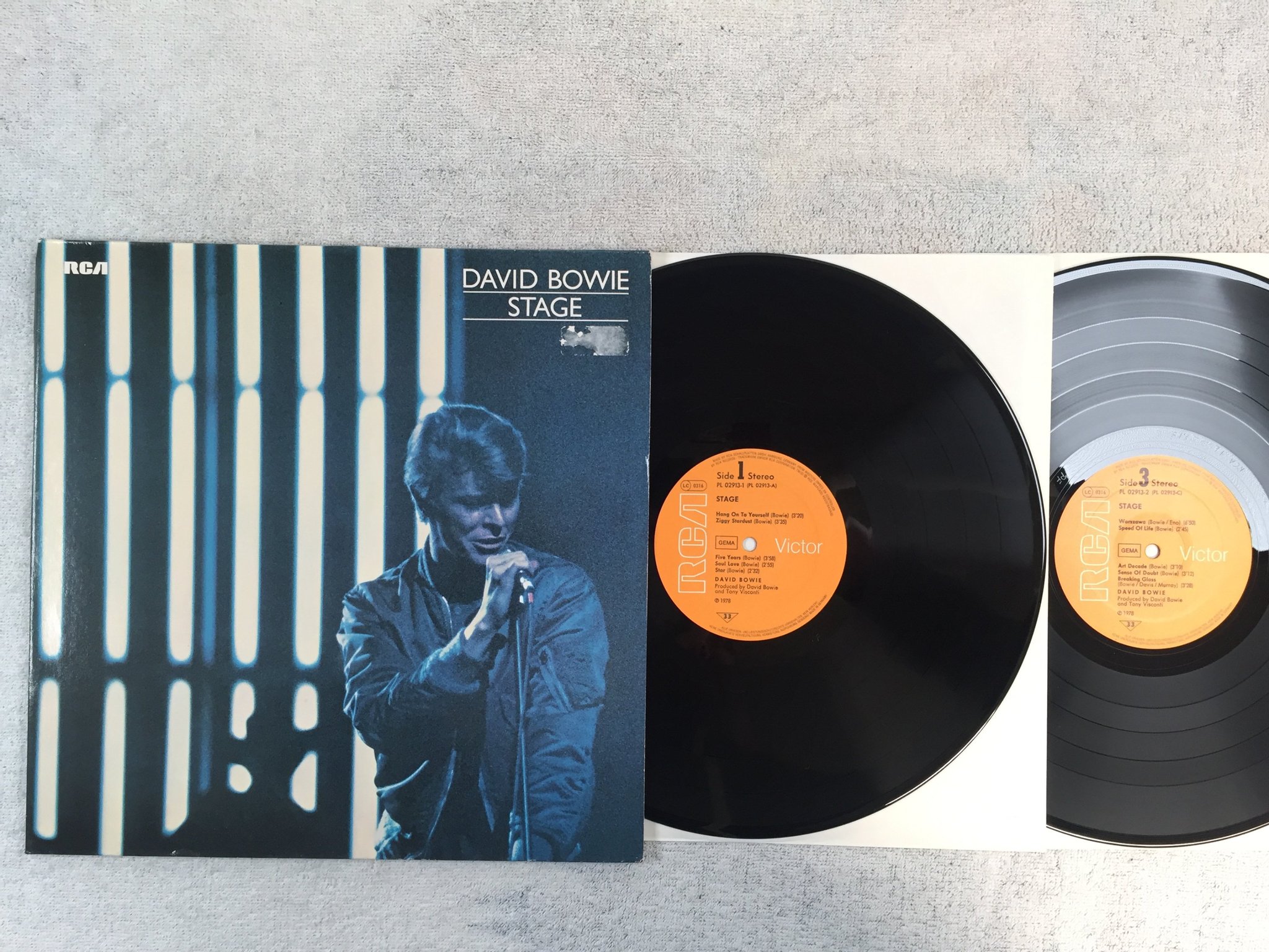 Omslagsbild för skivan DAVID BOWIE stage 2xLP -78 Ger RCA PL 02913-2