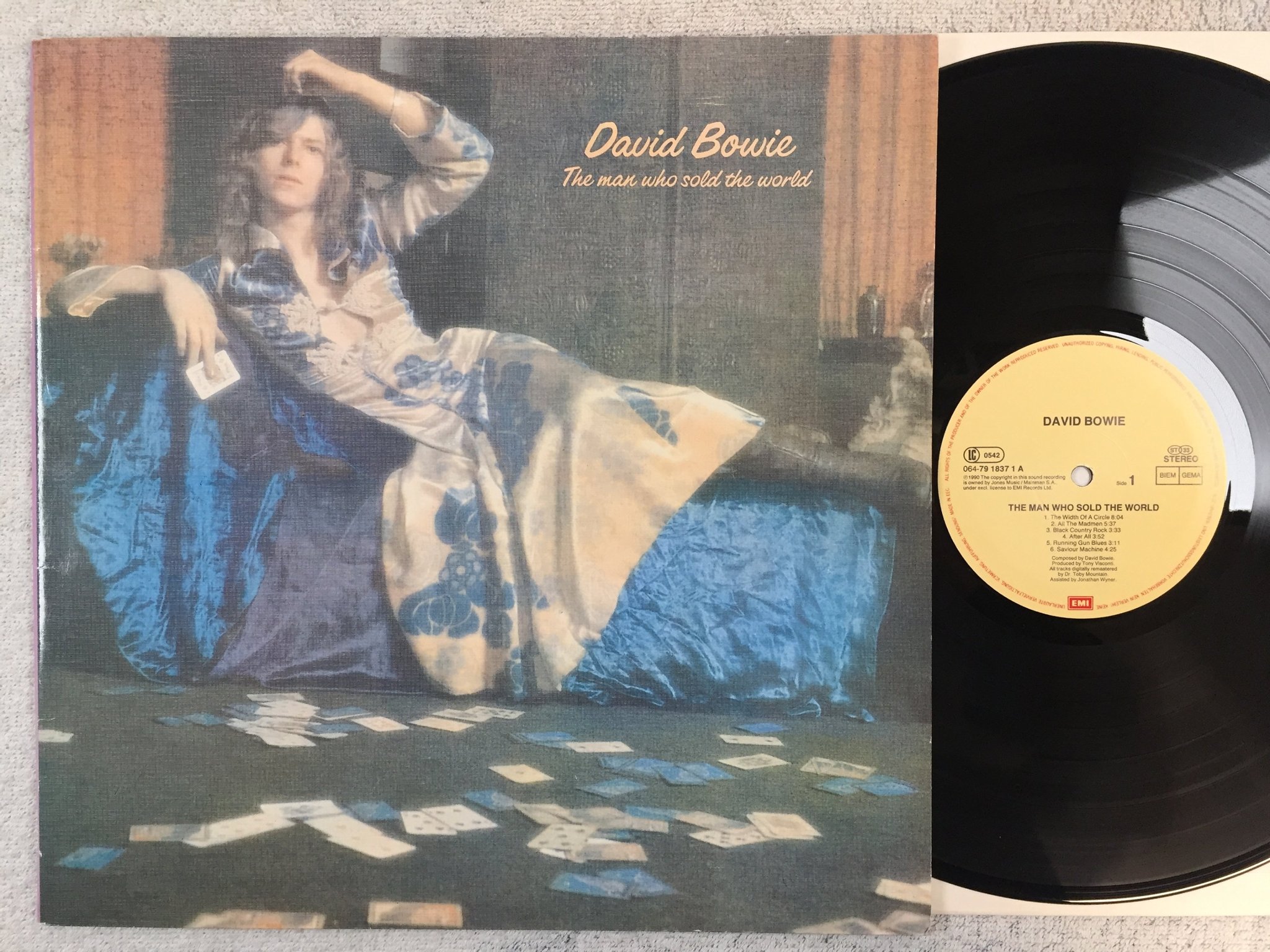 Omslagsbild för skivan DAVID BOWIE "dress cover" LP re -70/90 Ger EMI 064-7 91837 1