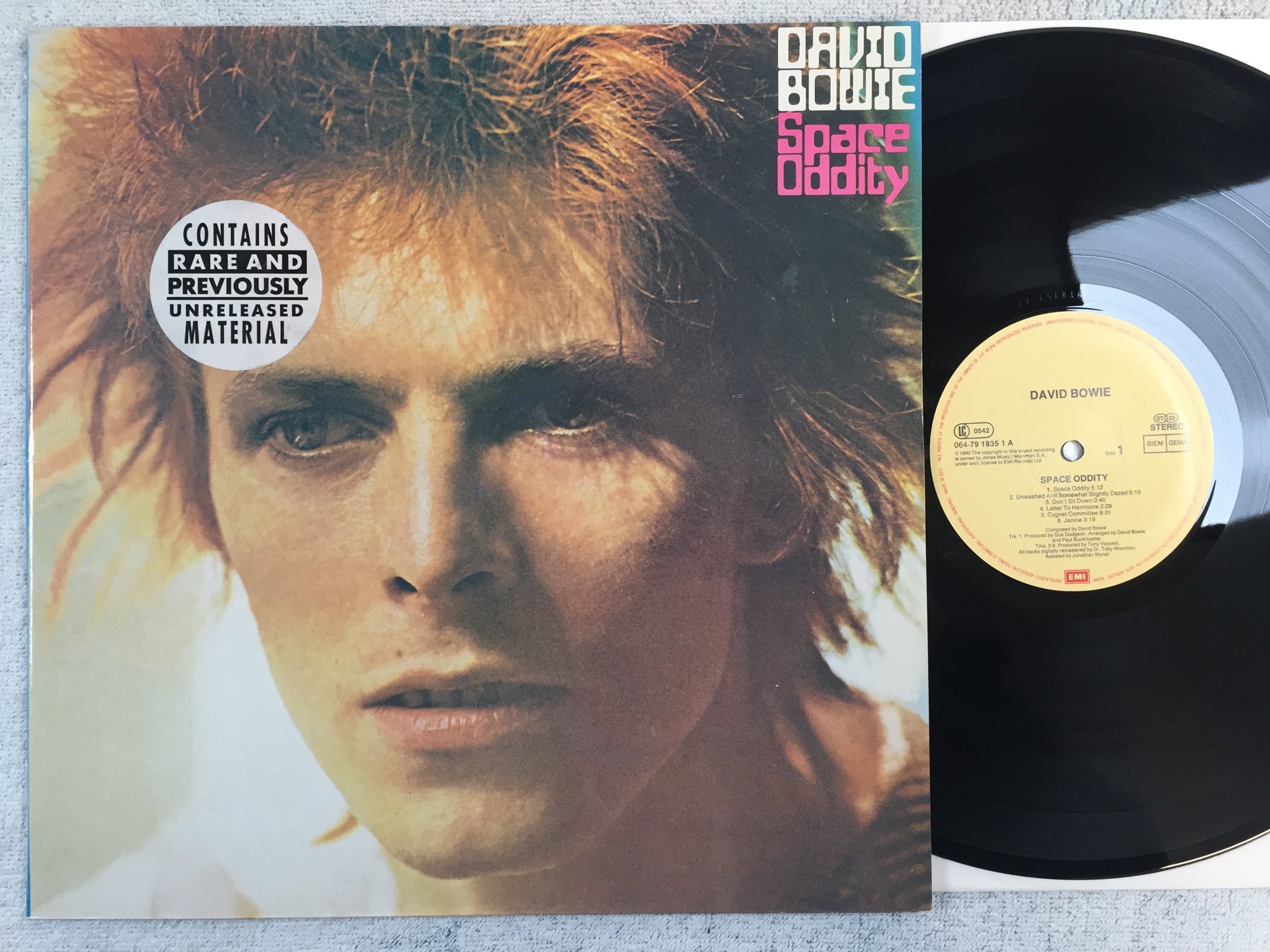Omslagsbild för skivan DAVID BOWIE space oddity LP -69/90 EMI 064-79 1835 1