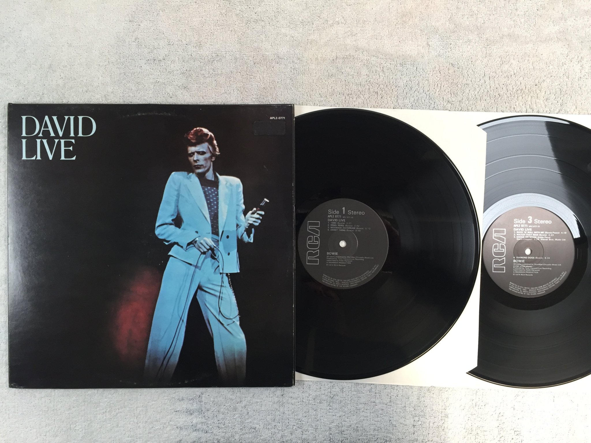 Omslagsbild för skivan DAVID BOWIE live 2xLP UK RCA APL2 0771